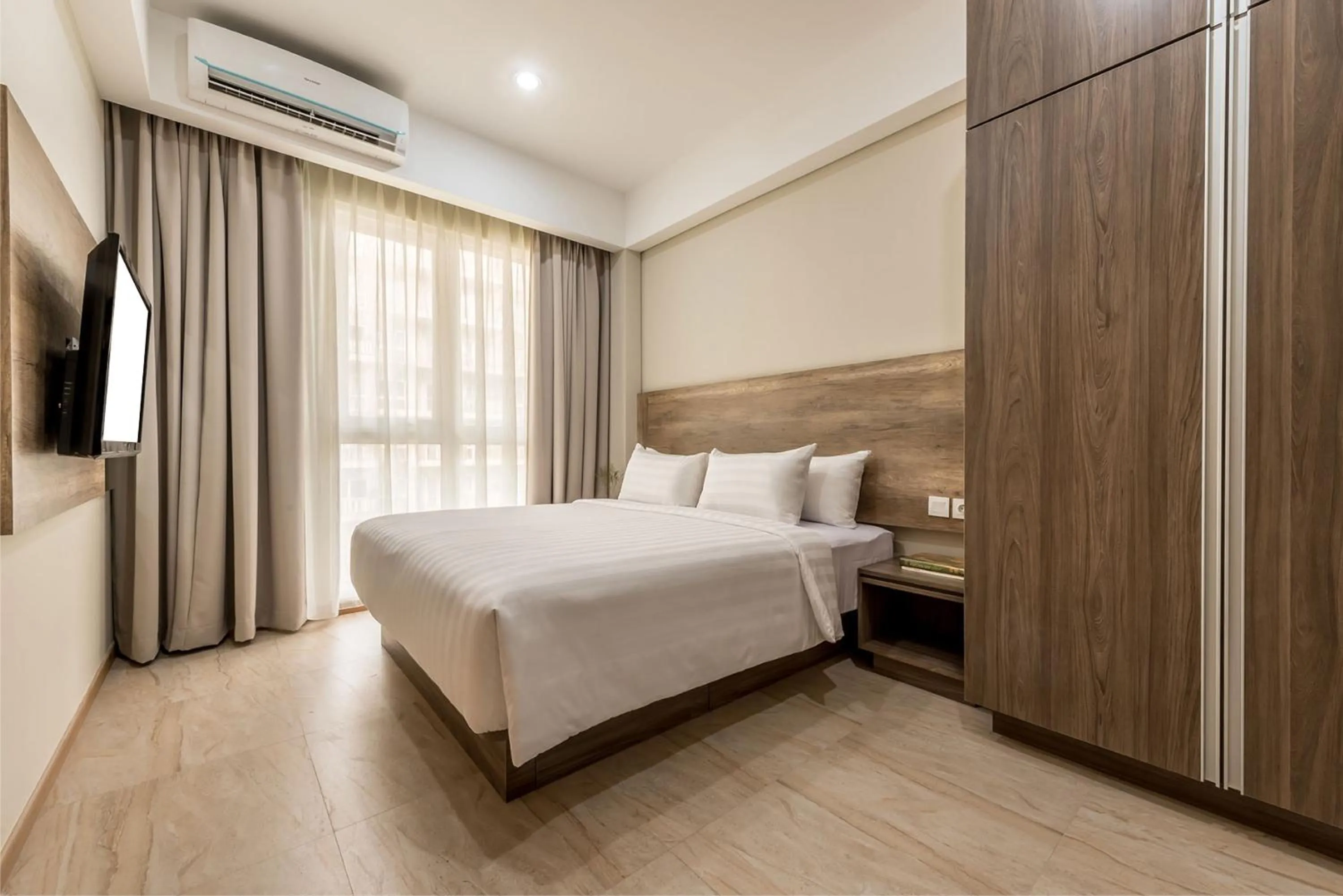 Communal lounge/ TV room, Bed in Grande Valore Hotel Cikarang