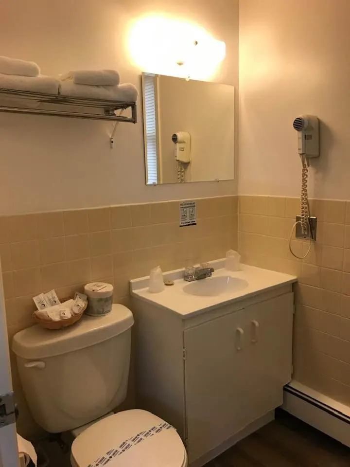 Toilet in Coastal Inn - Kingfisher