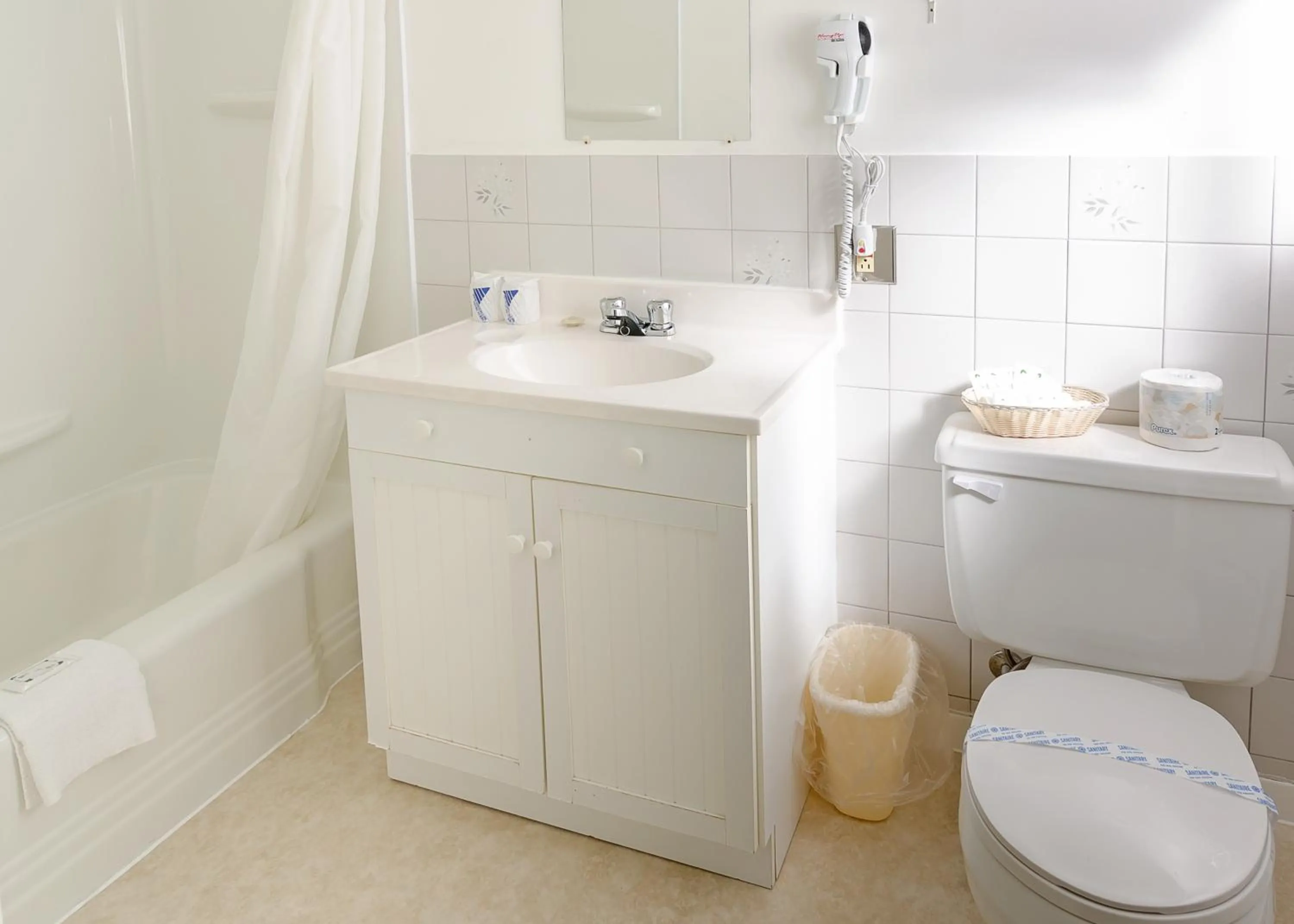 Shower in Coastal Inn - Kingfisher