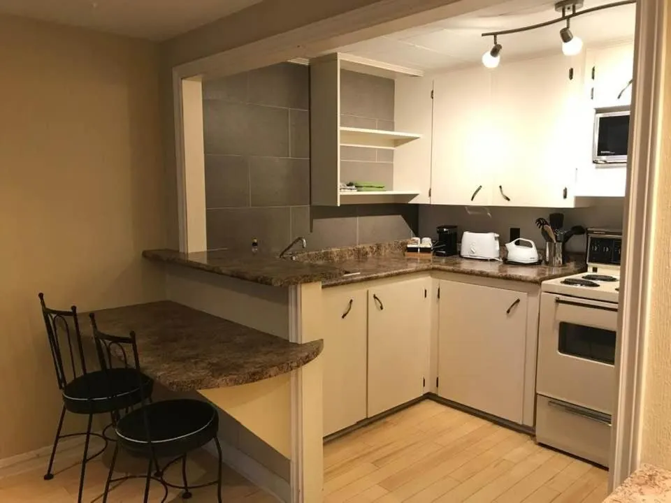 Kitchen or kitchenette in Coastal Inn - Kingfisher