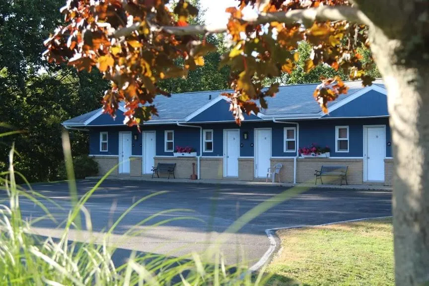 Property building in Coastal Inn - Kingfisher