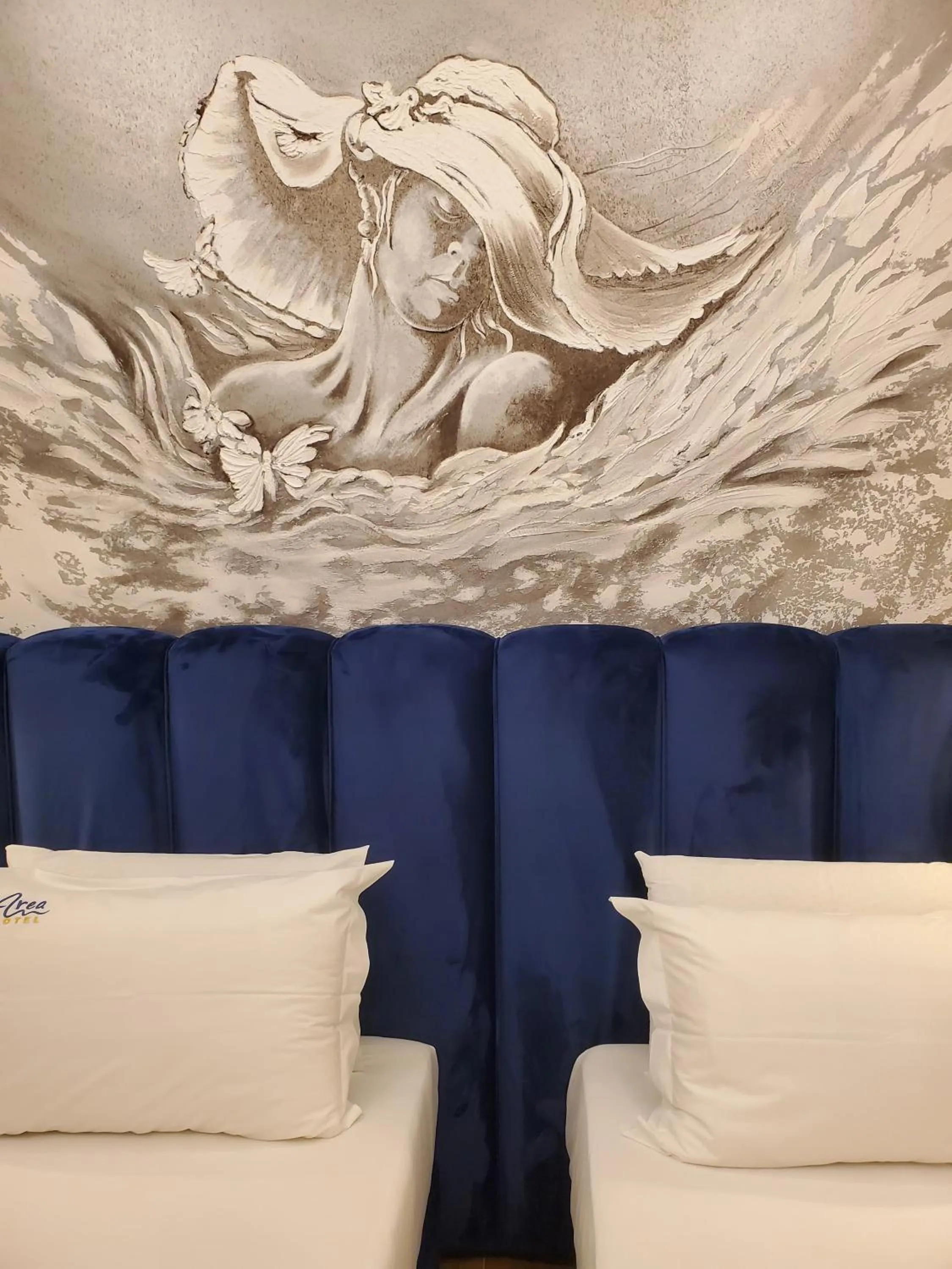 Seating area, Bed in Area Hotel