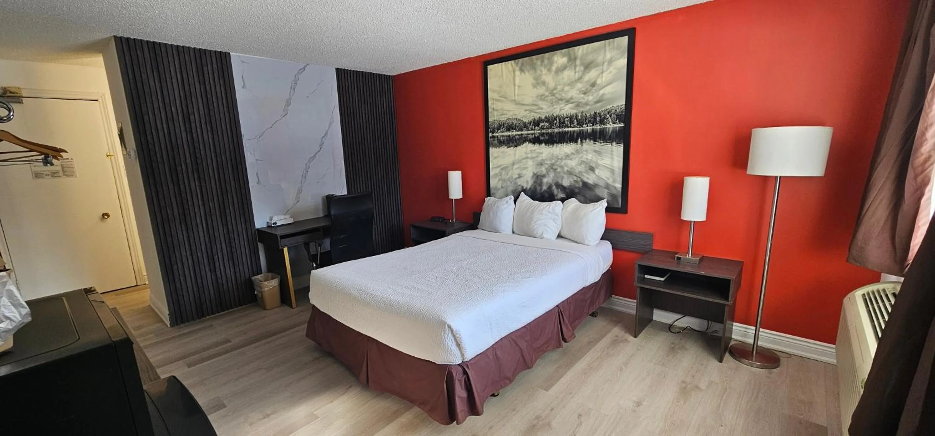 Bed in Super 8 by Wyndham Kirkland Lake