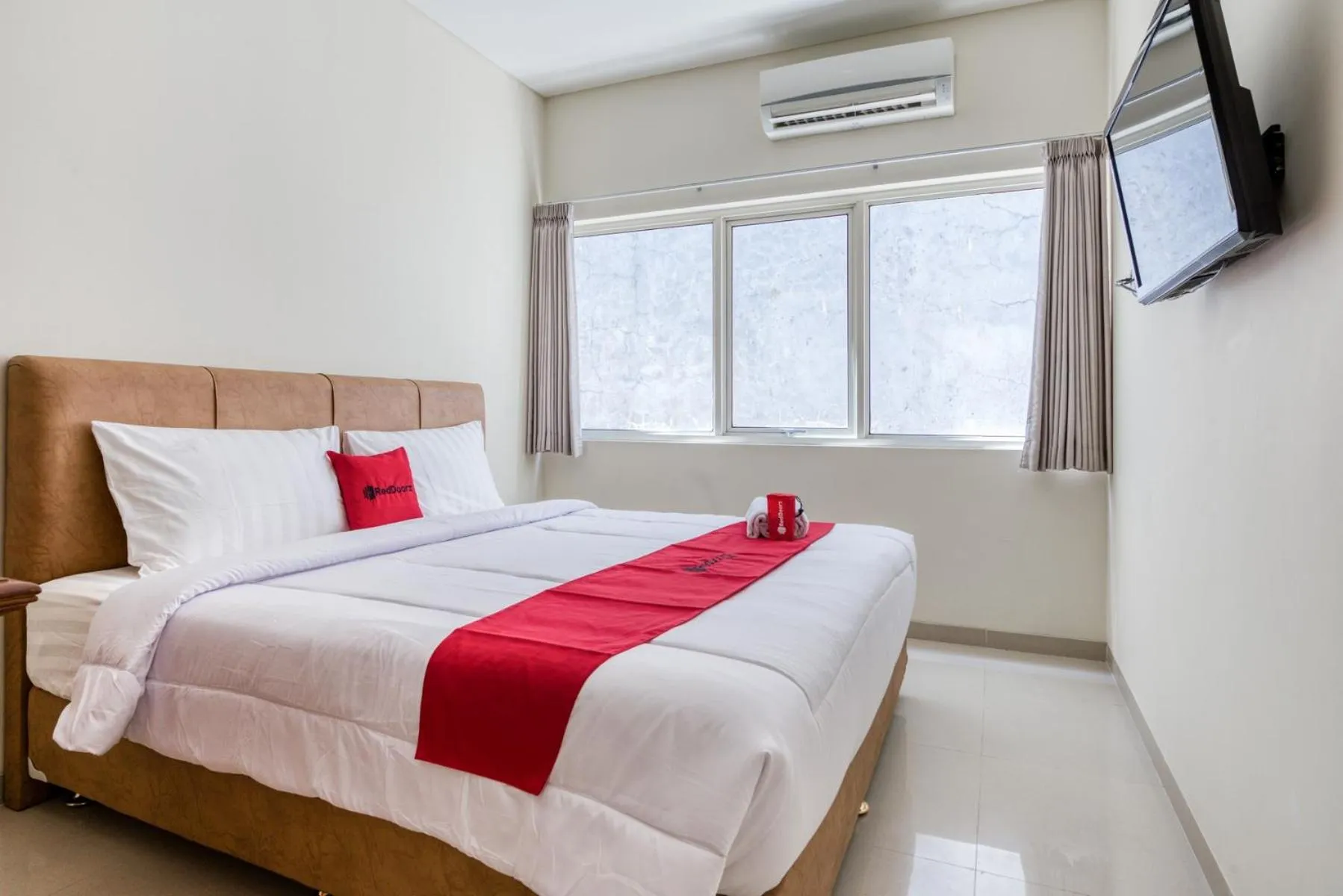 Bedroom, Bed in RedDoorz near Ciputra World 3