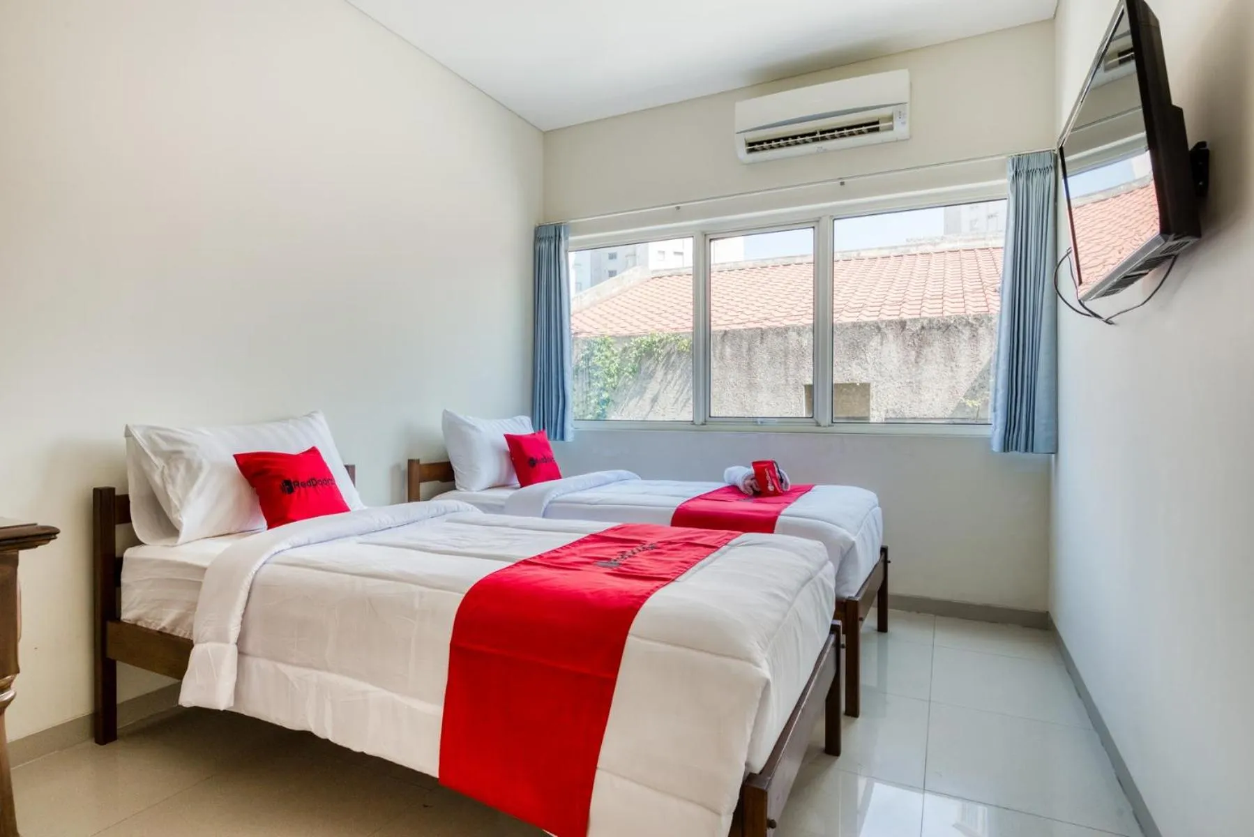 Bedroom, Bed in RedDoorz near Ciputra World 3