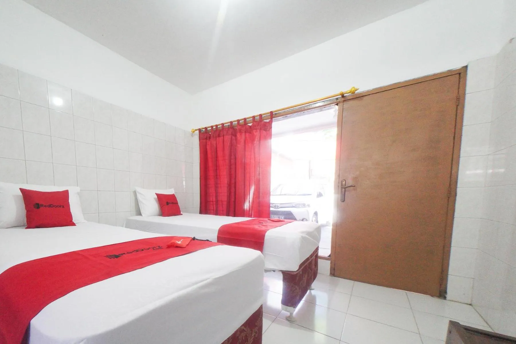 Bedroom, Bed in RedDoorz @ Tretes 2