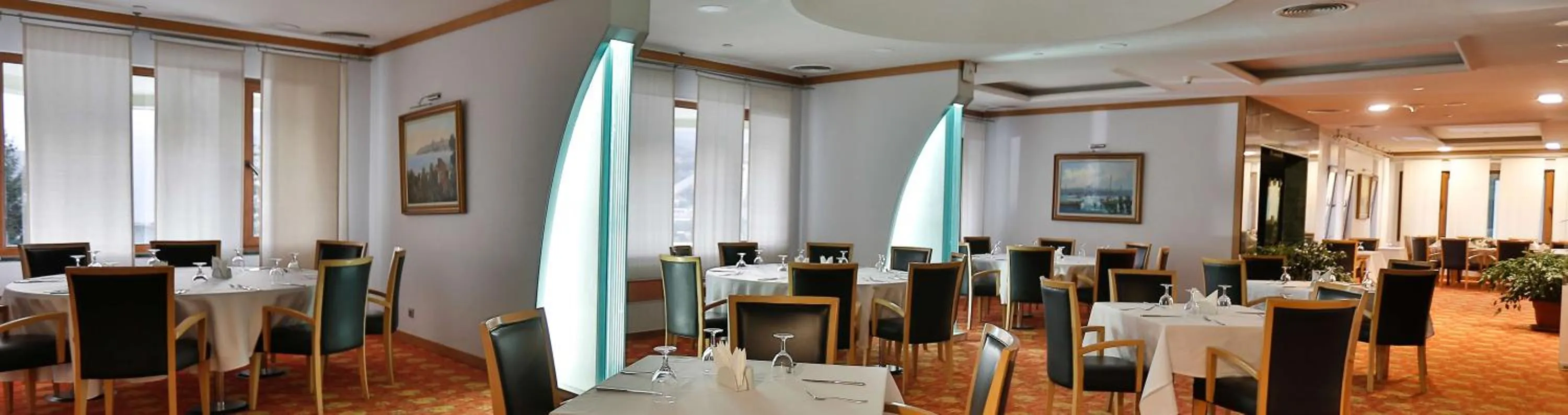 Restaurant/places to eat in Eliz Hotel Convention Center Thermal Spa & Wellnes