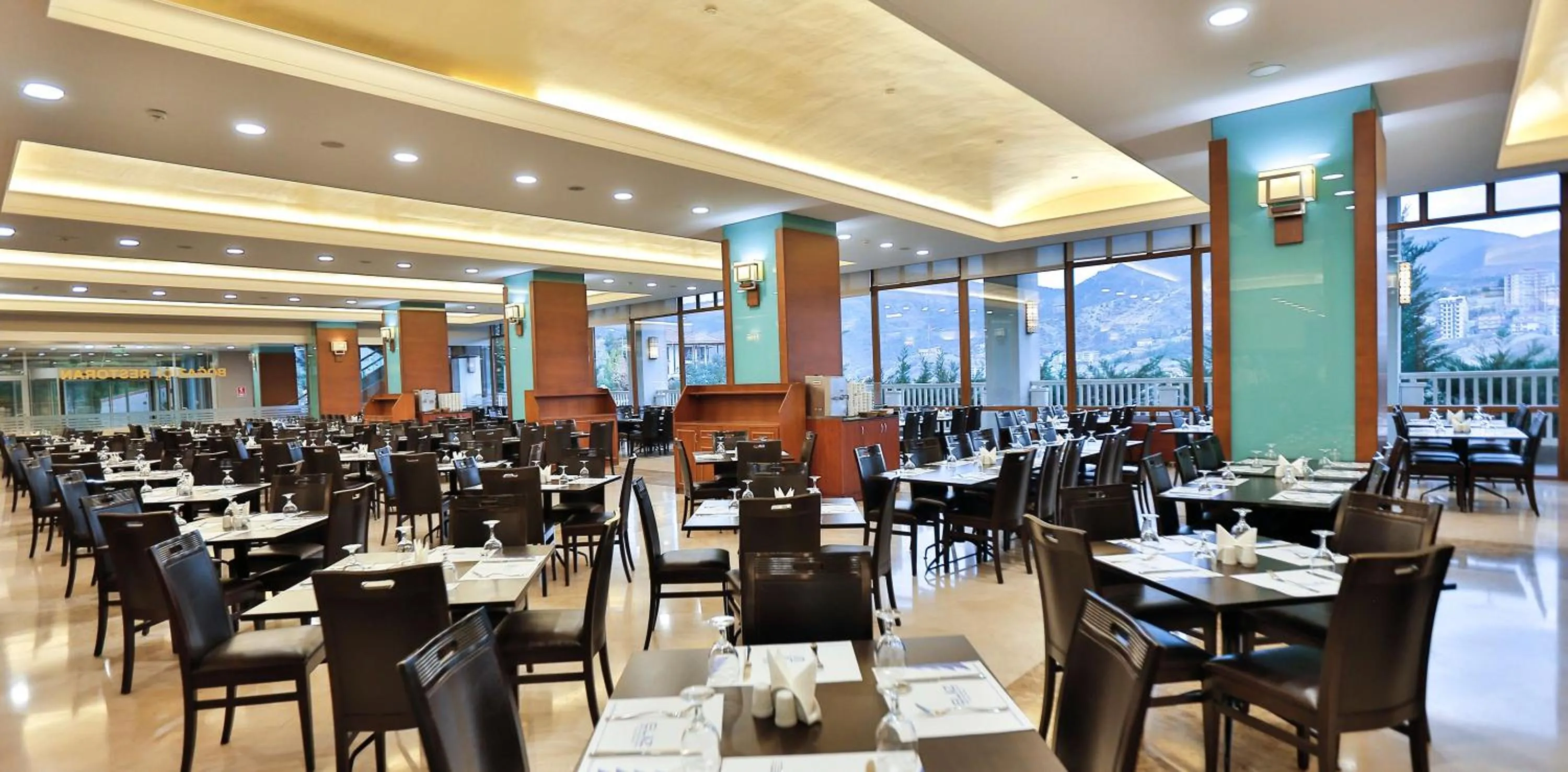 Restaurant/places to eat in Eliz Hotel Convention Center Thermal Spa & Wellnes