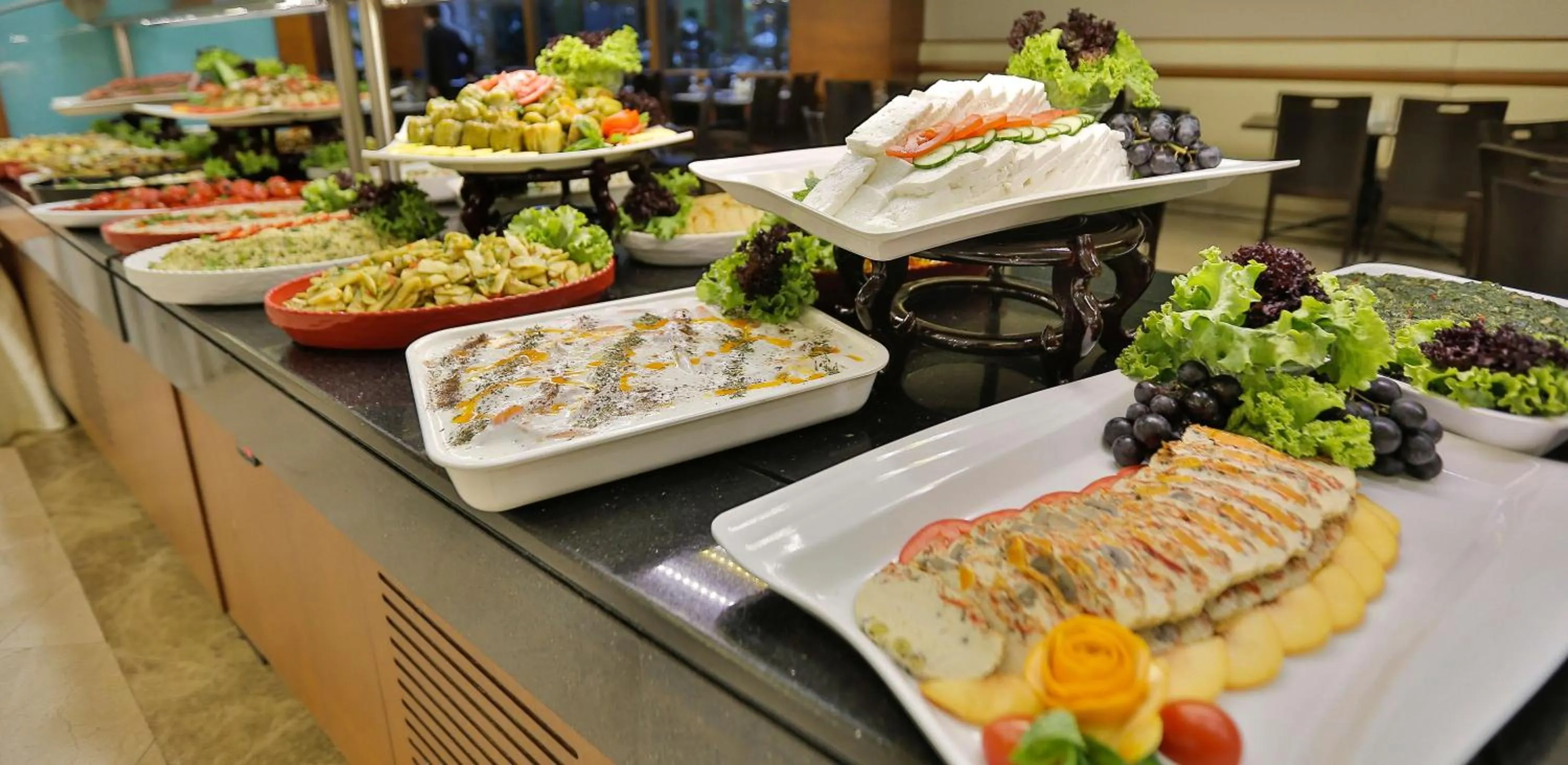 Food and drinks in Eliz Hotel Convention Center Thermal Spa & Wellnes