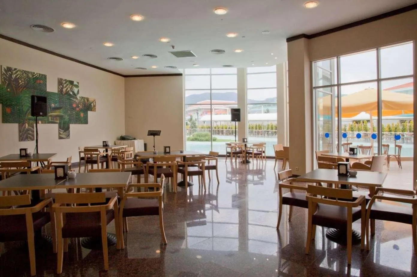 Restaurant/places to eat in Eliz Hotel Convention Center Thermal Spa & Wellnes