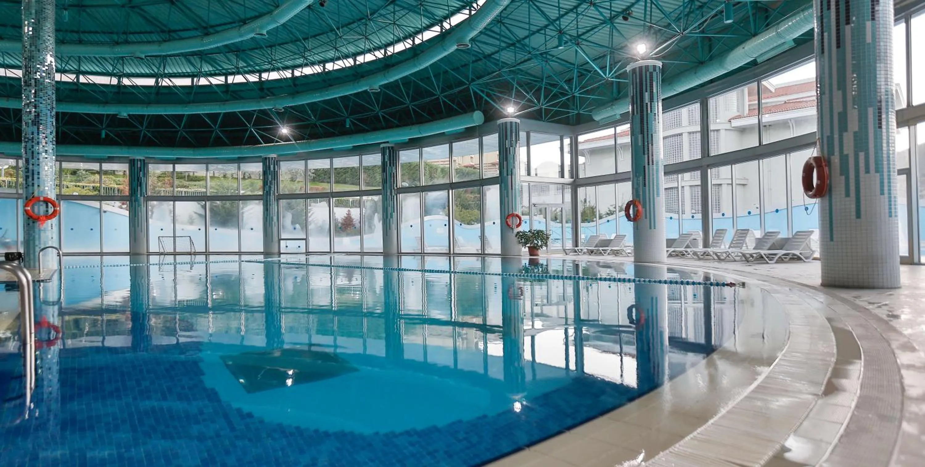 Swimming pool in Eliz Hotel Convention Center Thermal Spa & Wellnes