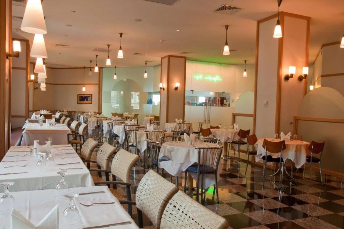 Restaurant/places to eat in Eliz Hotel Convention Center Thermal Spa & Wellnes