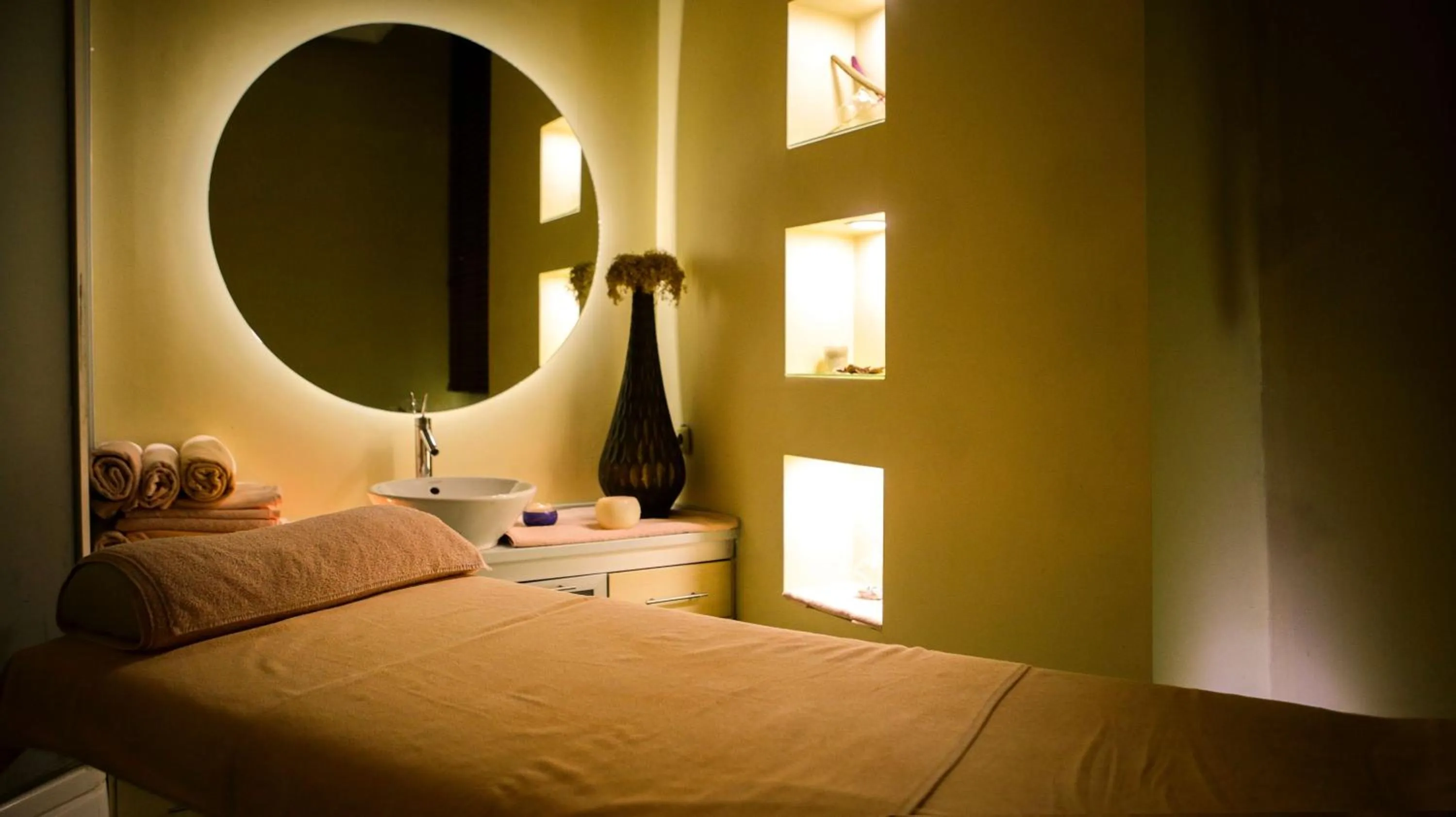 Massage, Bed in Eliz Hotel Convention Center Thermal Spa & Wellnes