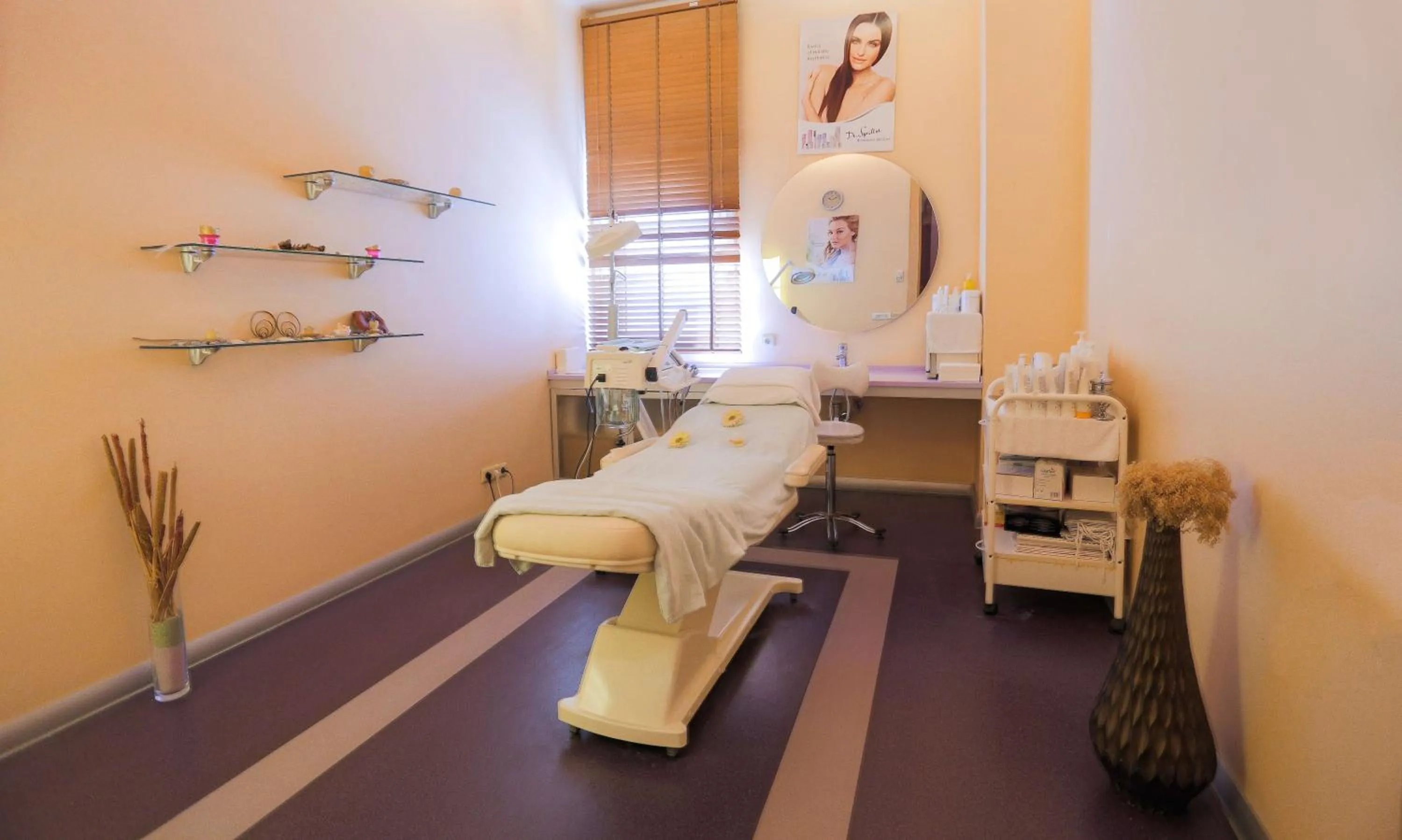 People in Eliz Hotel Convention Center Thermal Spa & Wellnes