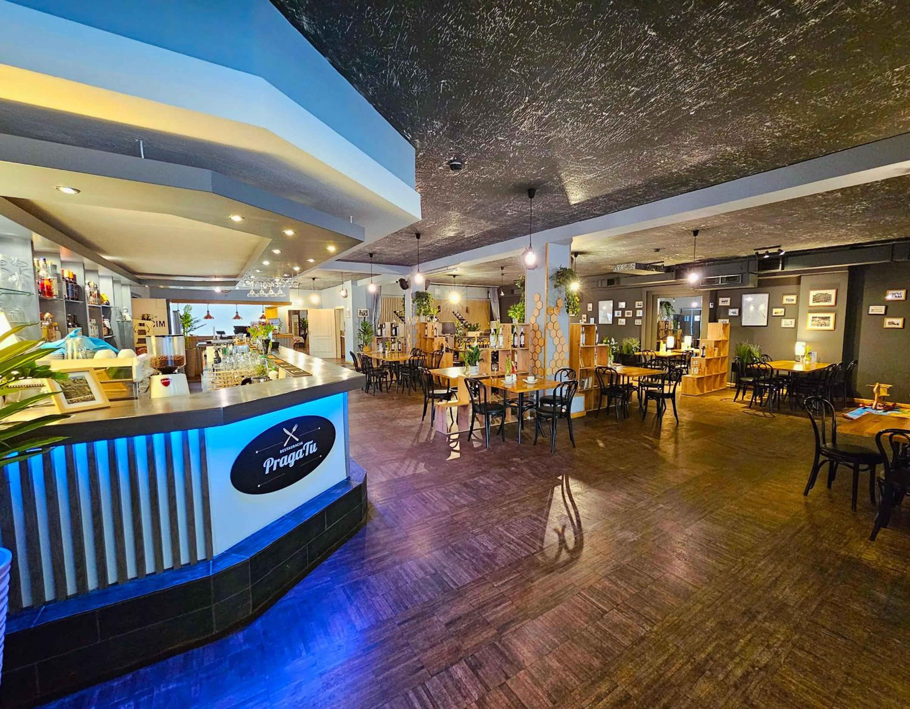 Restaurant/places to eat in Noclegi Hit Rooms & Apartments