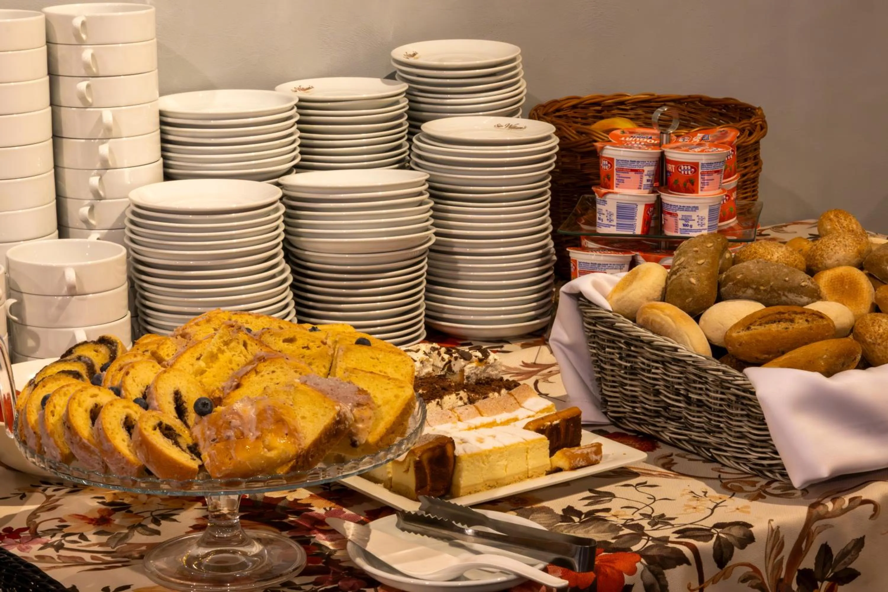 Restaurant/places to eat in Noclegi Hit Rooms & Apartments