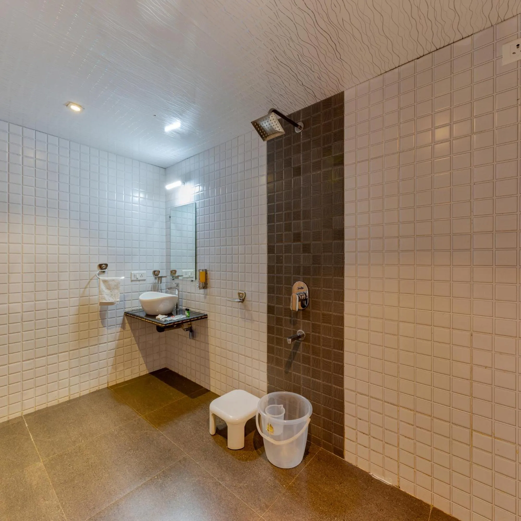 Bathroom in Hotel Mahabaleshwar Fragrance