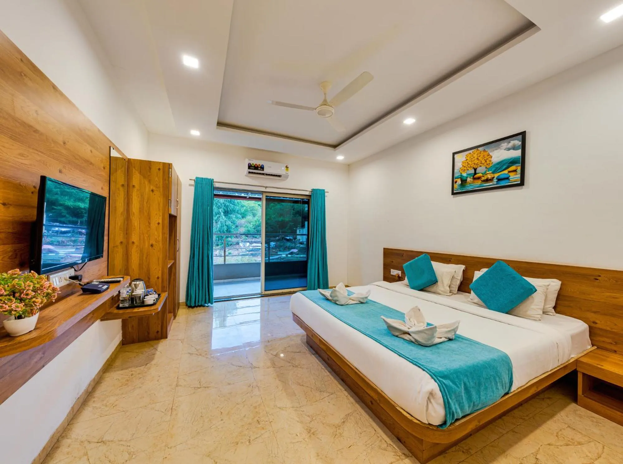 Photo of the whole room in Hotel Mahabaleshwar Fragrance