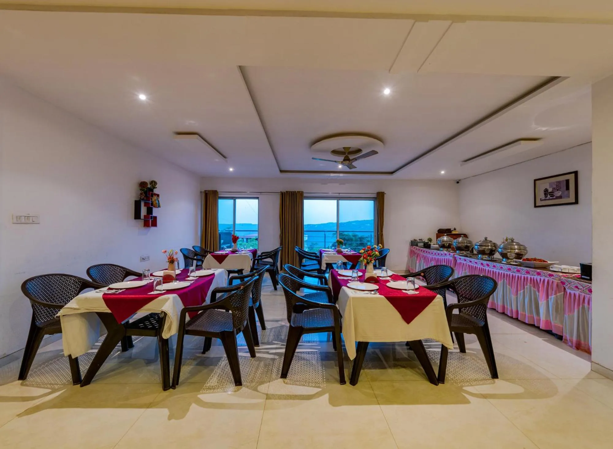 Dining area in Hotel Mahabaleshwar Fragrance