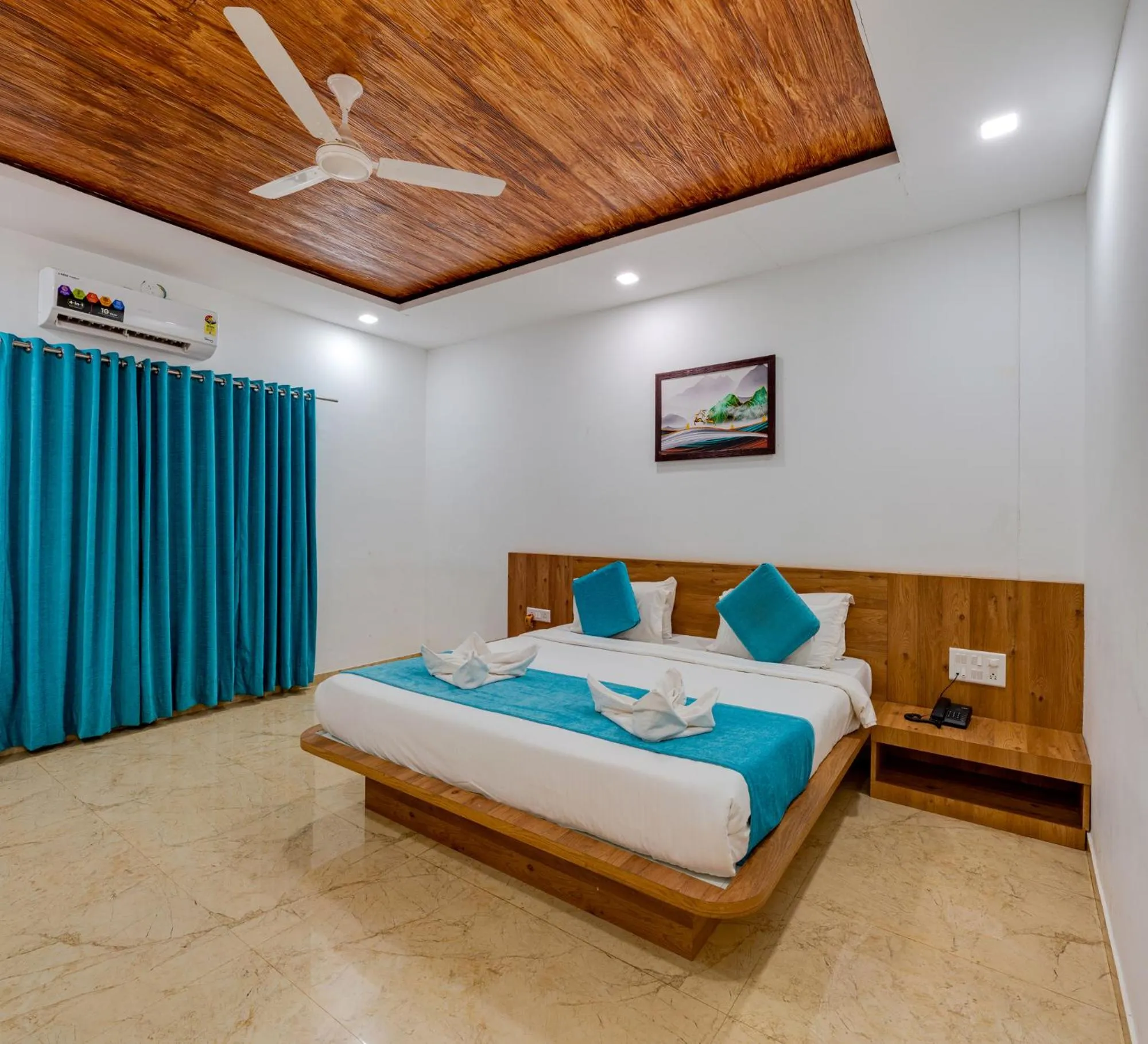 Photo of the whole room in Hotel Mahabaleshwar Fragrance