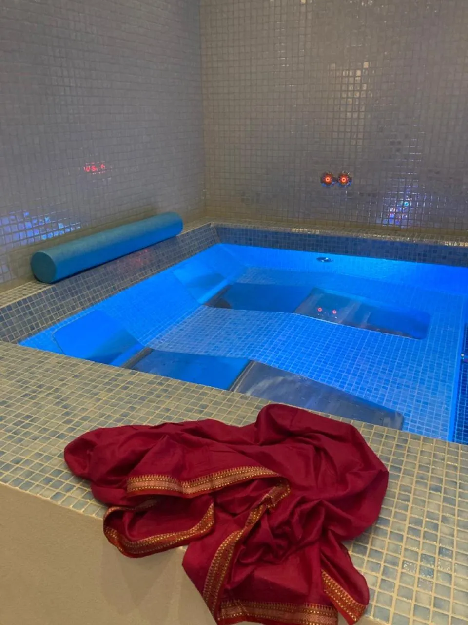 Hot Tub in Boutique Hotel Masseria Sottomasi