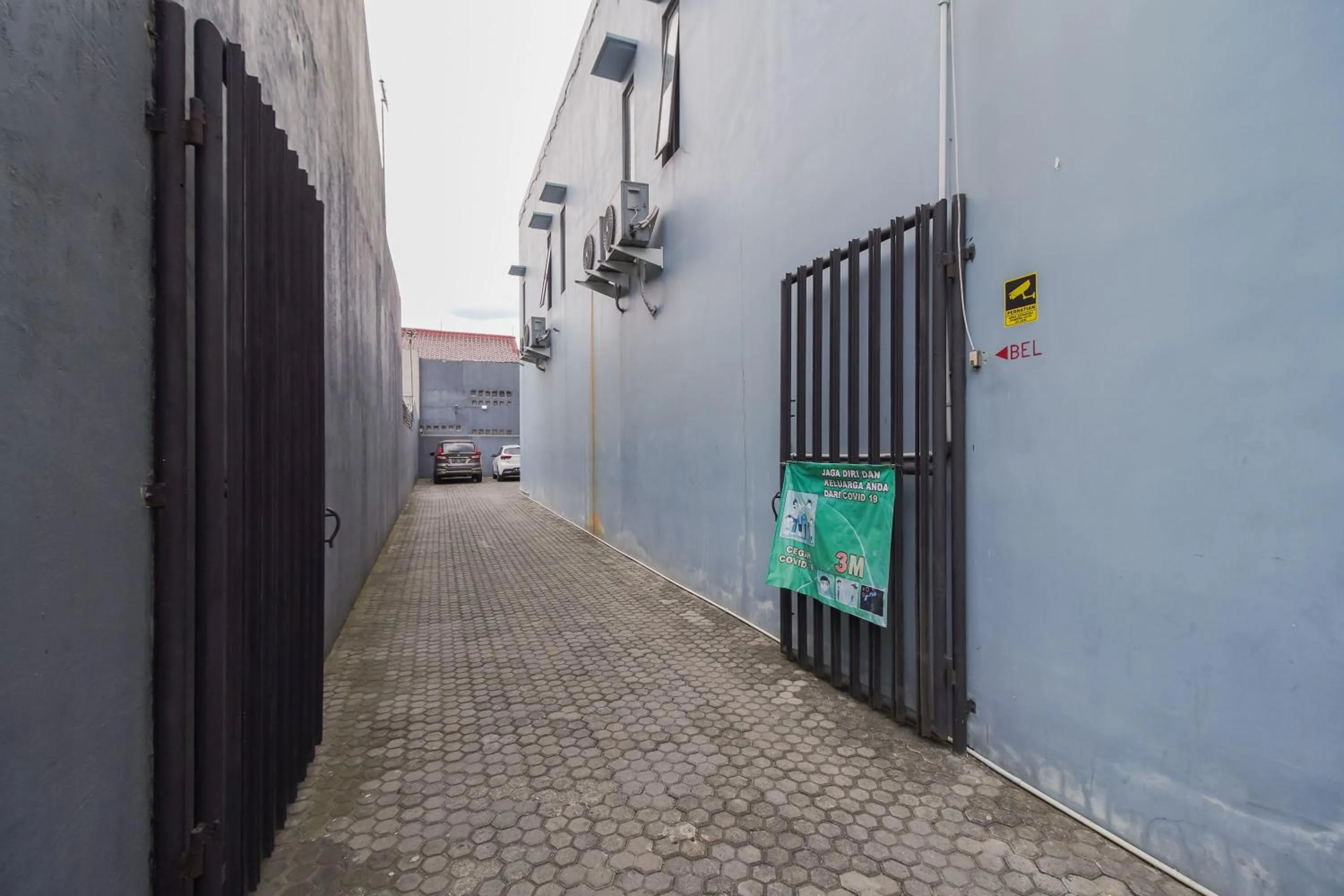 Parking in Urbanview Hotel Arafuru Residence Duren Sawit