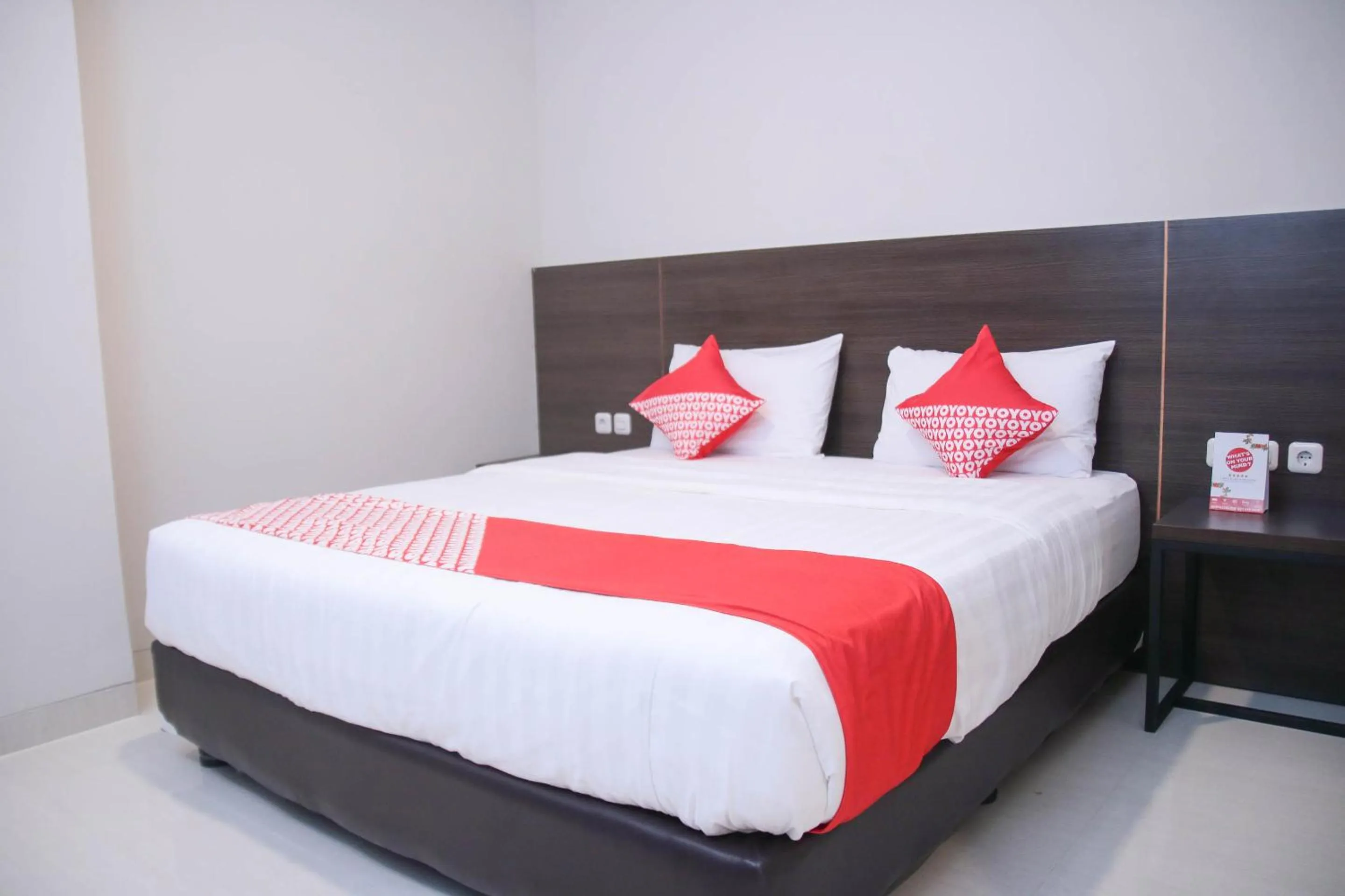 Deluxe Double Room in Hotel O Azzahra Guest House Syariah