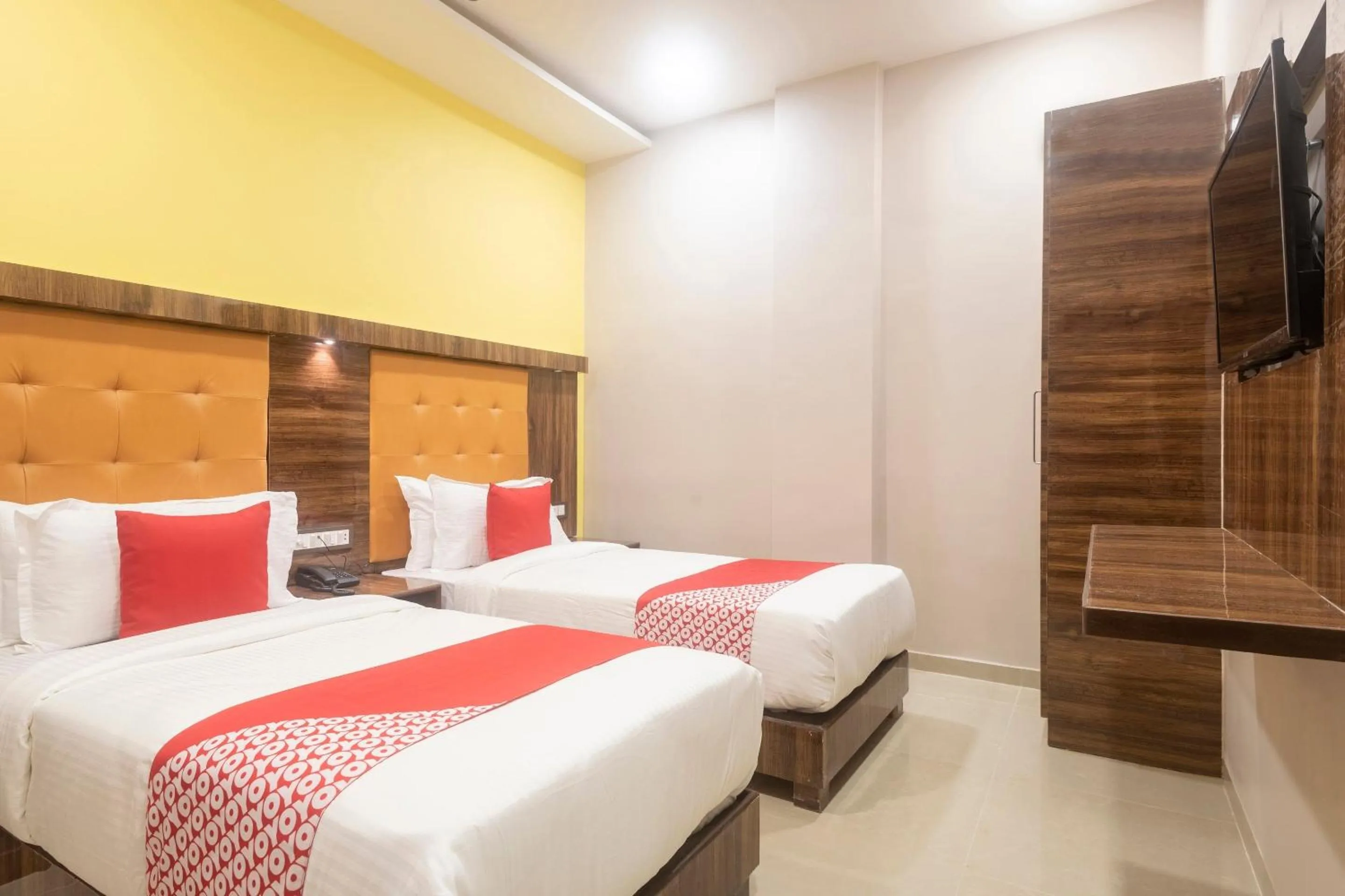 Bedroom in OYO Hotel Blue Executive Near Chhatrapati Shivaji International Airport