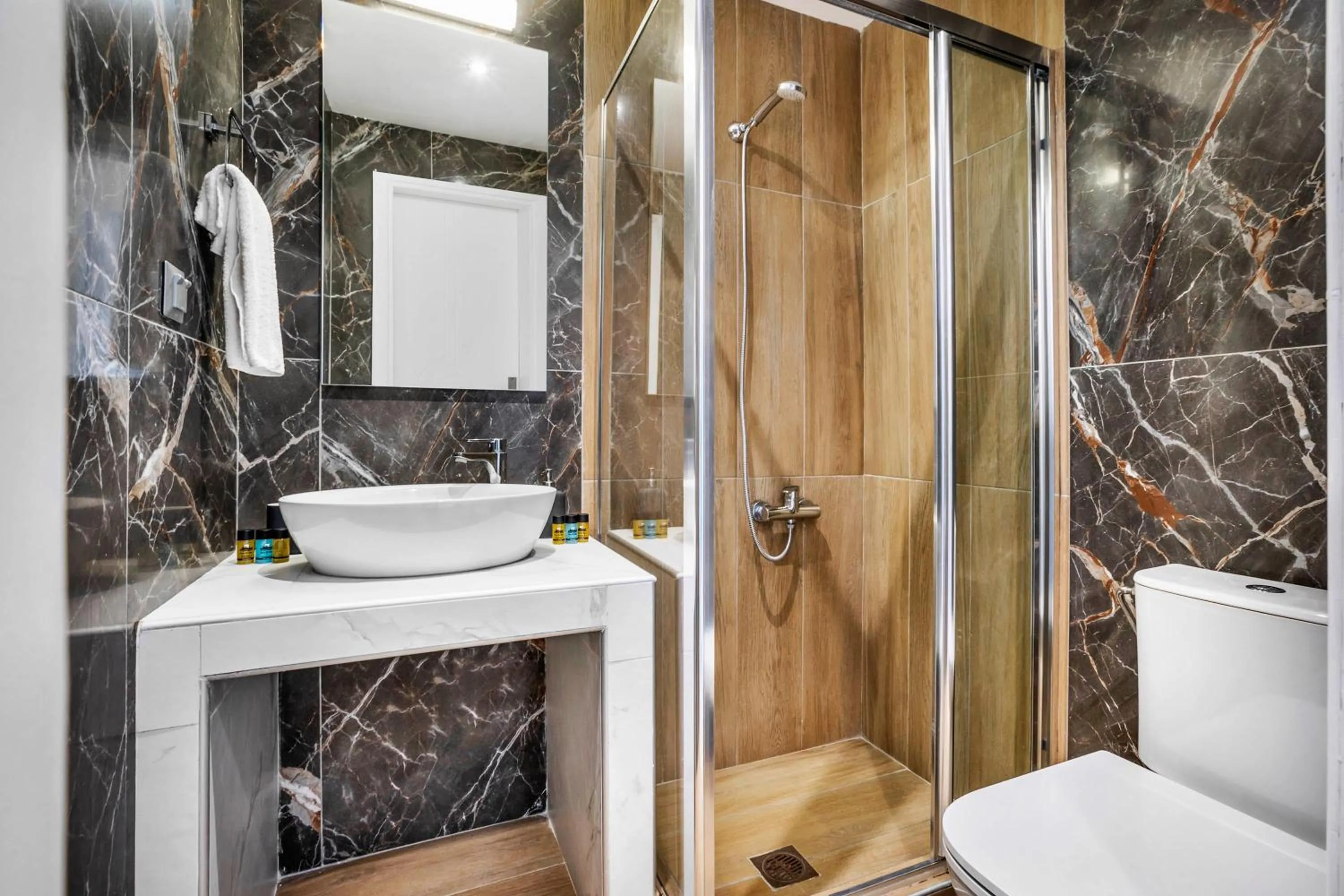 Shower in Agreste Luxury Apartments