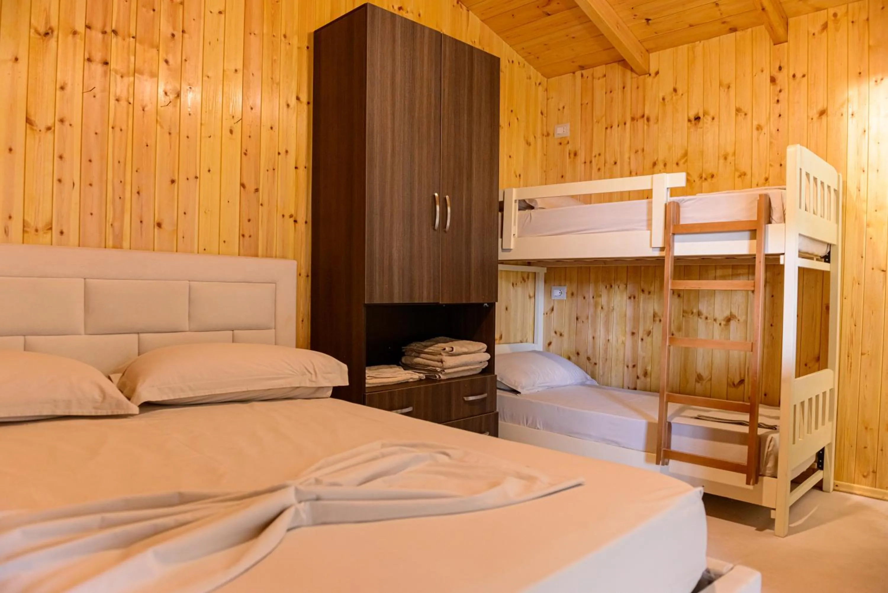 Photo of the whole room, Bed in ECUADOR Resort