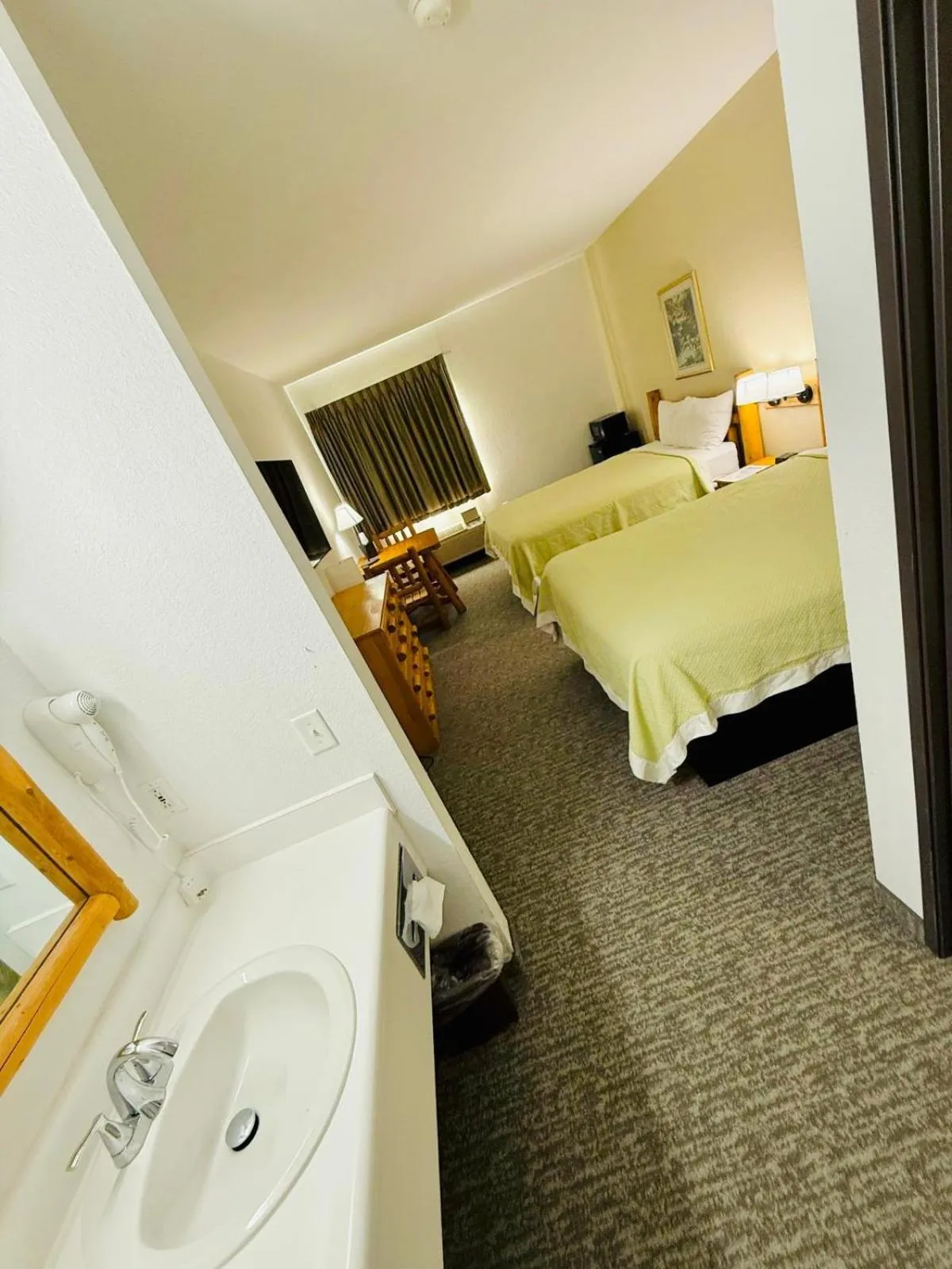 Bed in Knights Inn New Florence