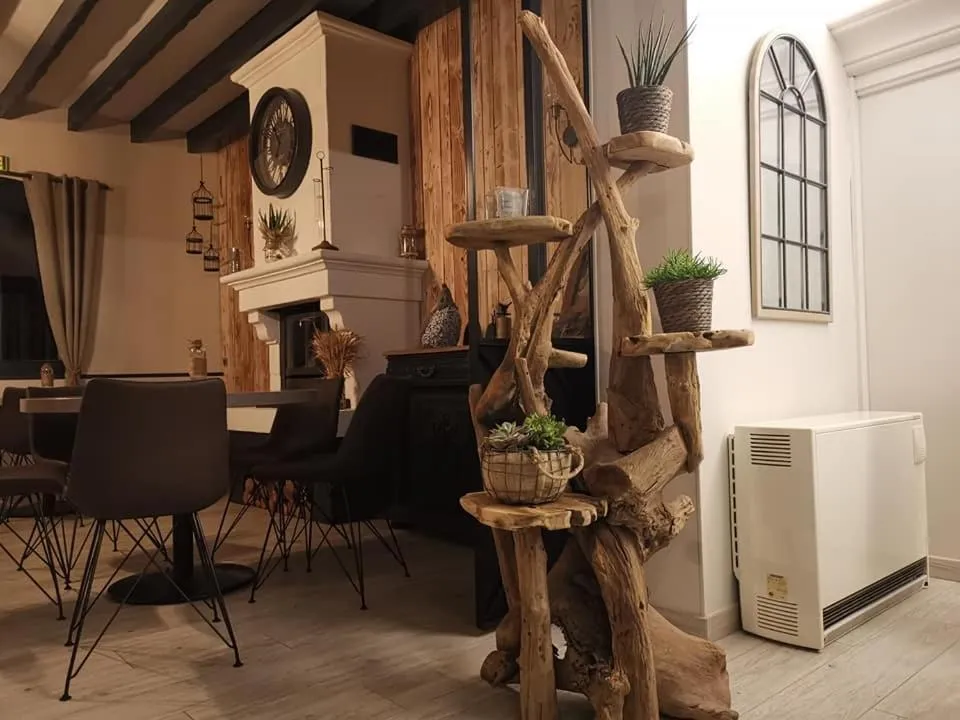 Restaurant/places to eat in Auberge Saint-Jean