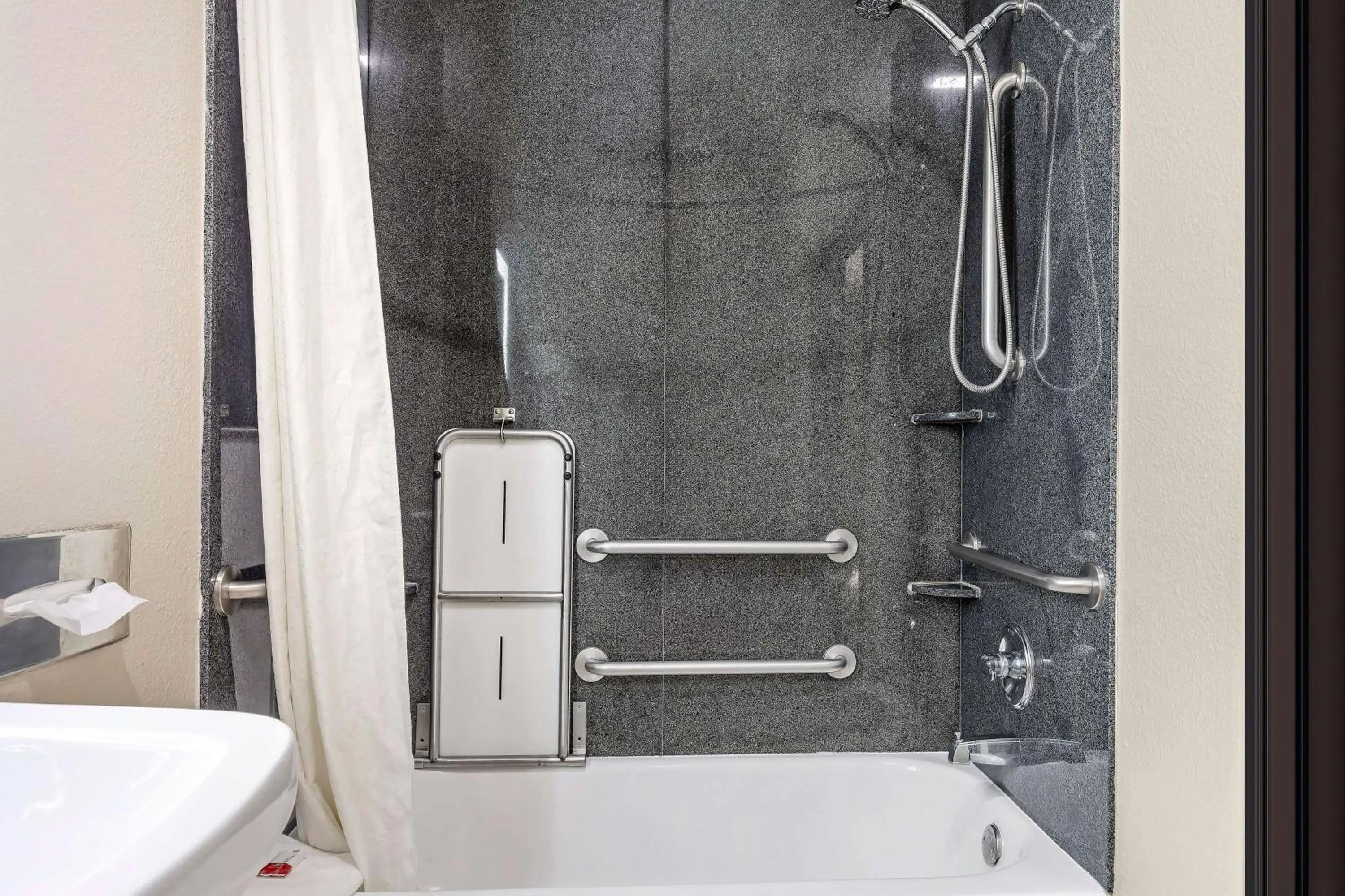 Bathroom in Super 8 by Wyndham Harker Heights Killeen - Fort Cavazos