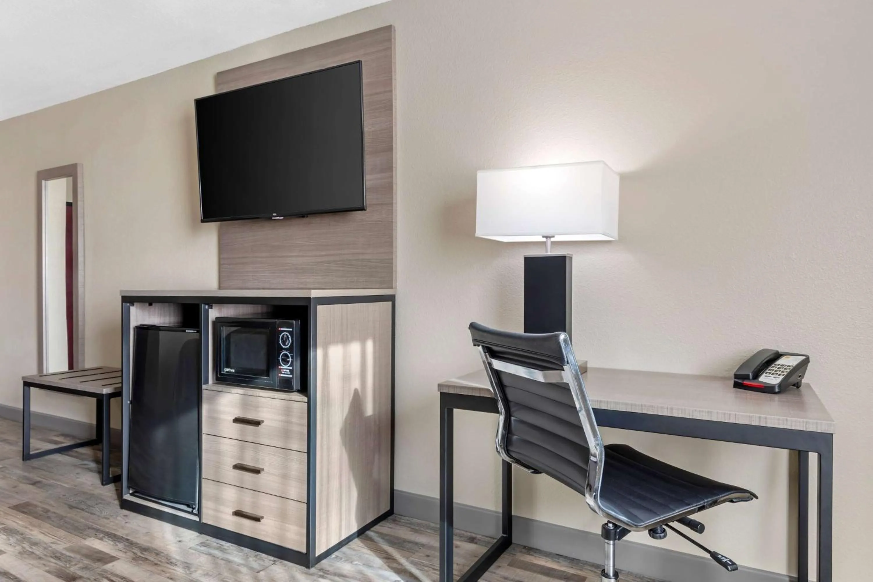 Photo of the whole room in Super 8 by Wyndham Harker Heights Killeen - Fort Cavazos