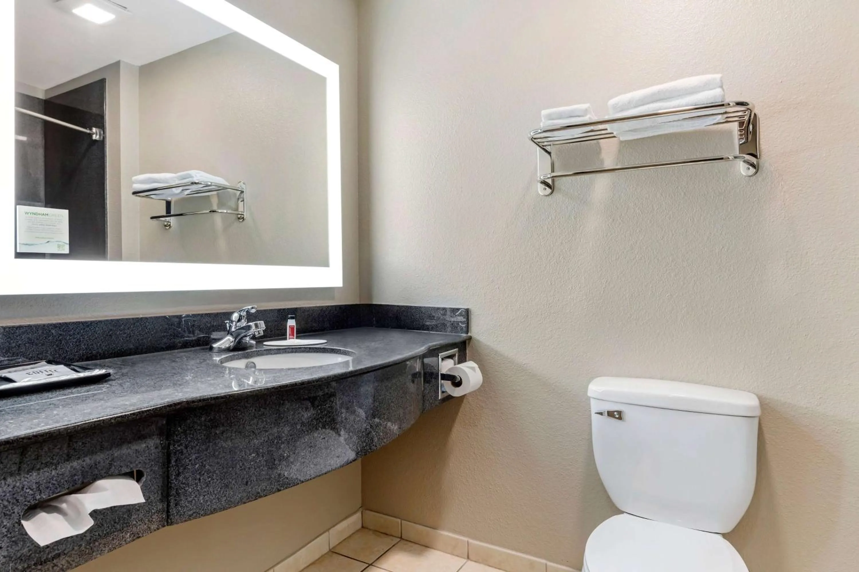 TV and multimedia in Super 8 by Wyndham Harker Heights Killeen - Fort Cavazos