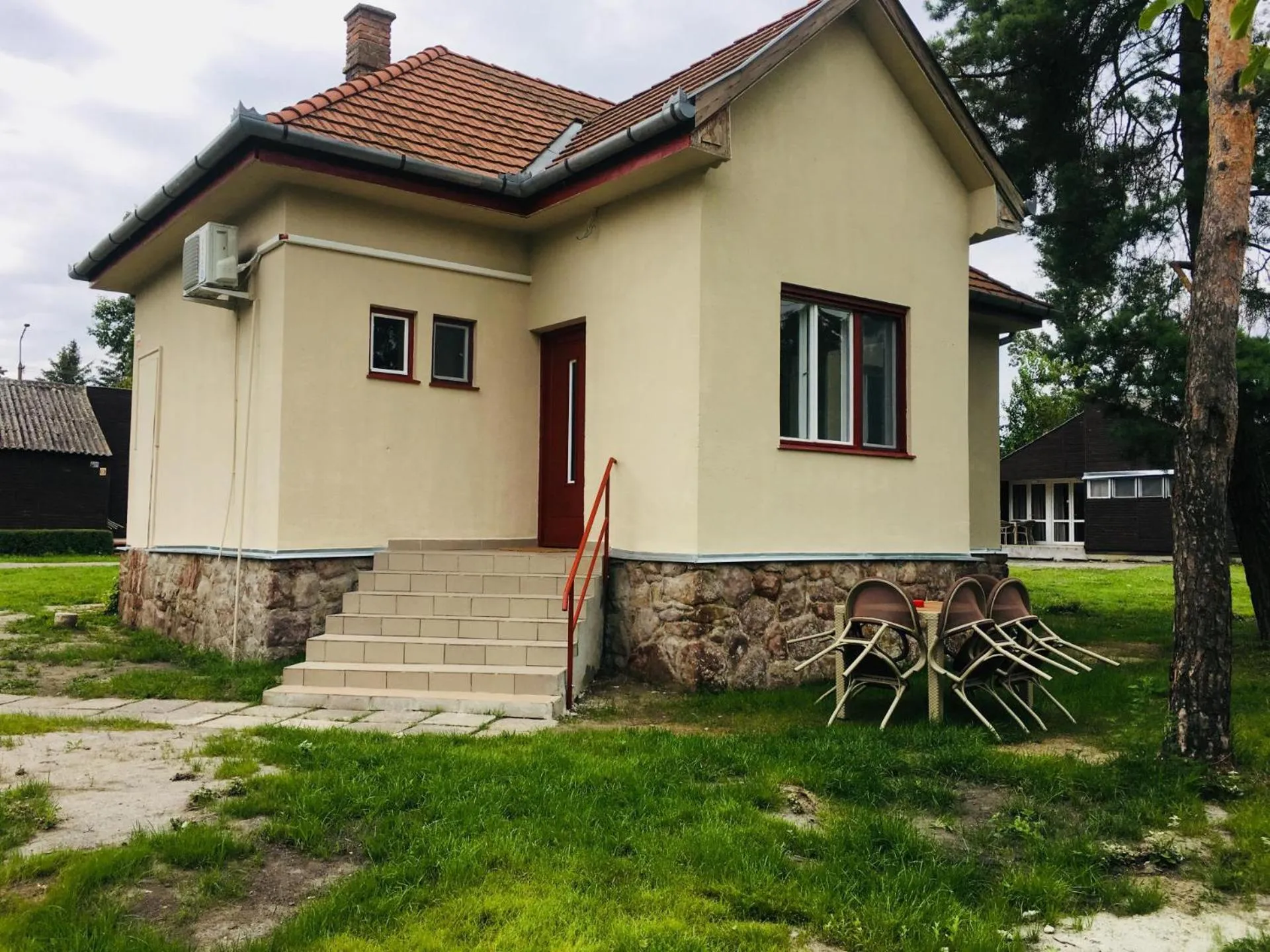 Property building in Napsugár Club és Panzió