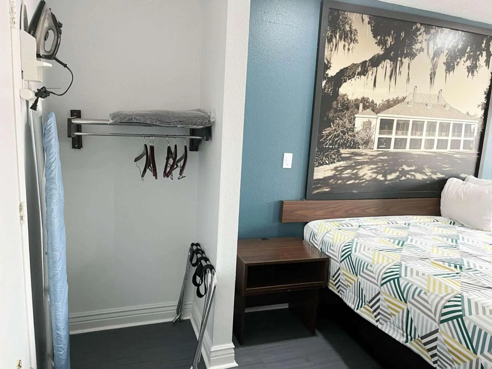 Photo of the whole room, Bed in Super 8 by Wyndham Opelousas