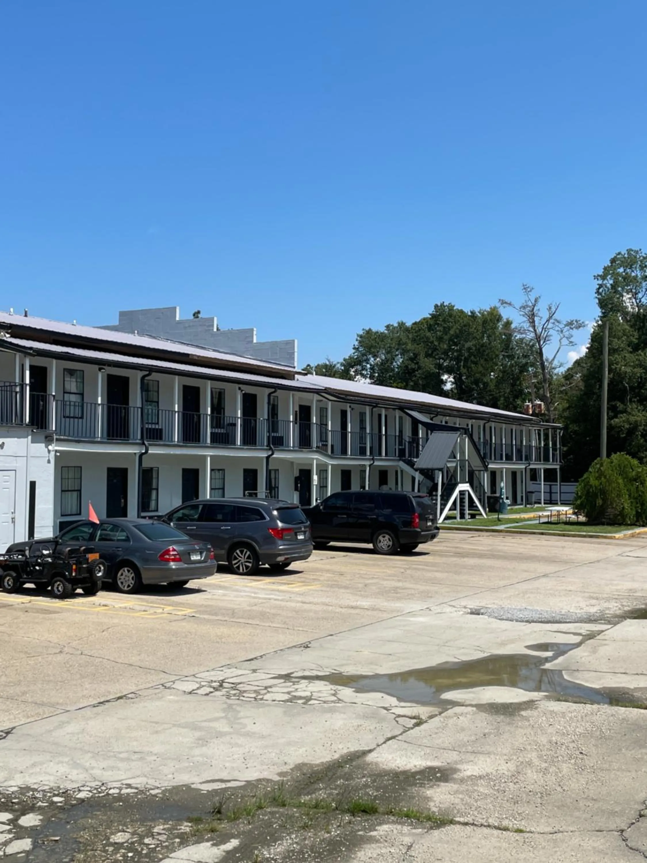 Property building in Rodeway Inn Hattiesburg North