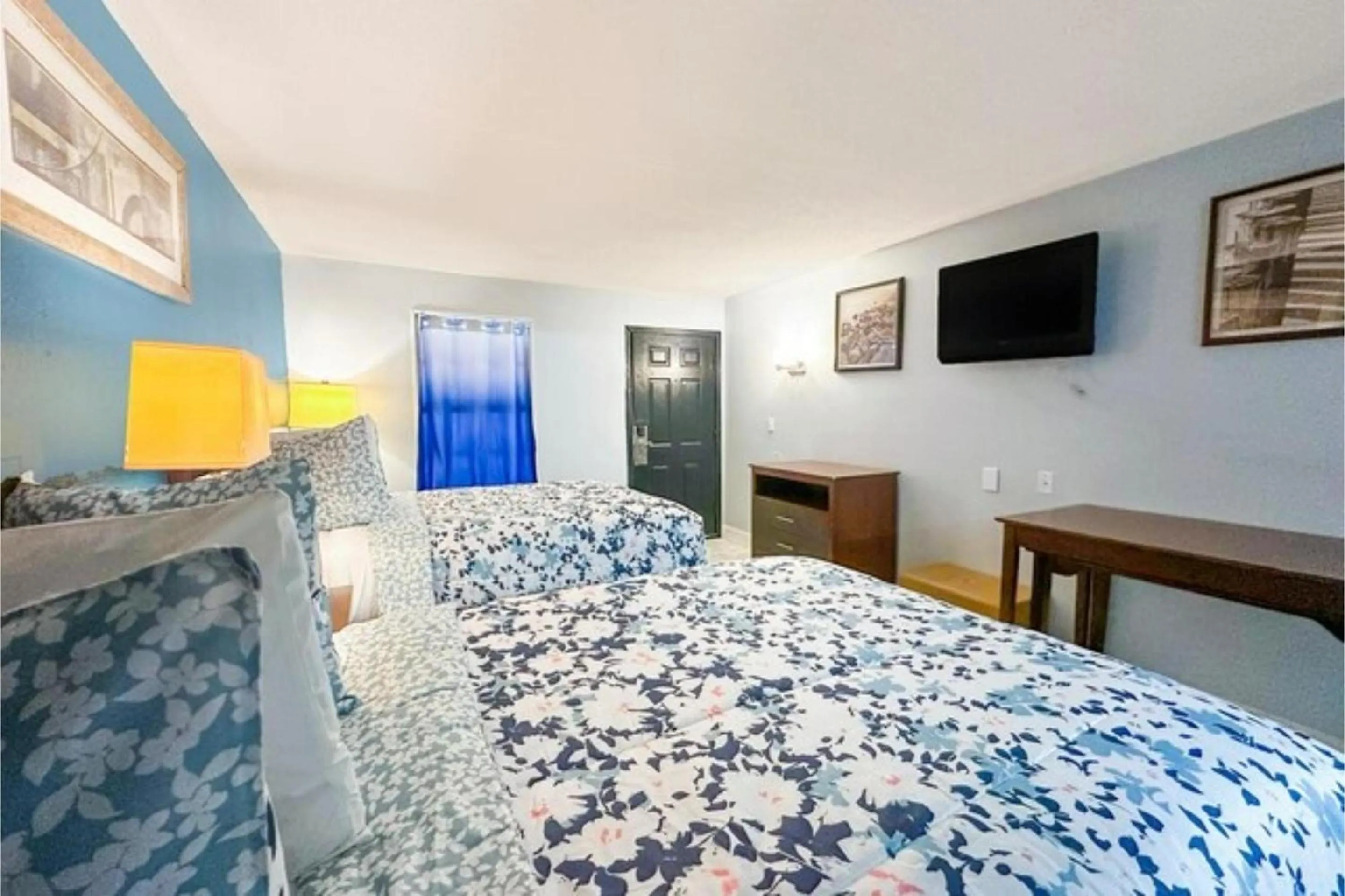 Bedroom, Bed in Rodeway Inn Hattiesburg North