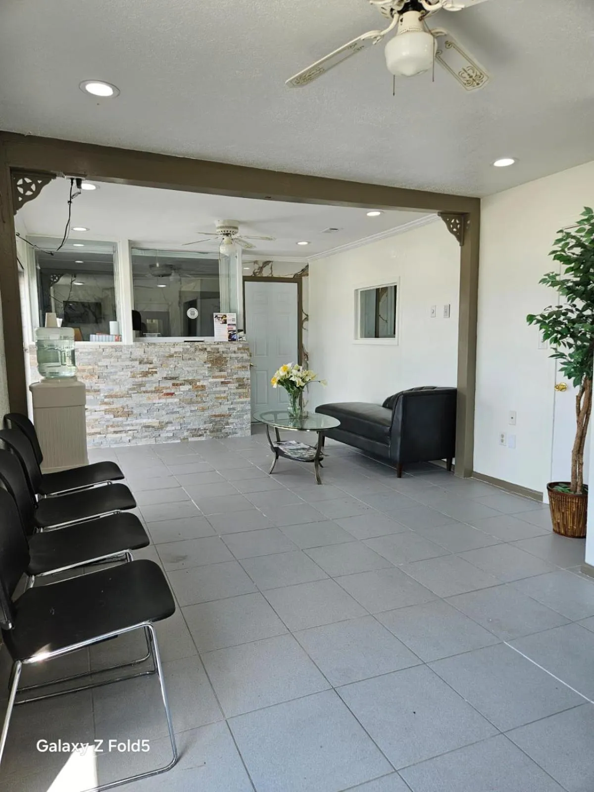 Seating area in Rodeway Inn Hattiesburg North