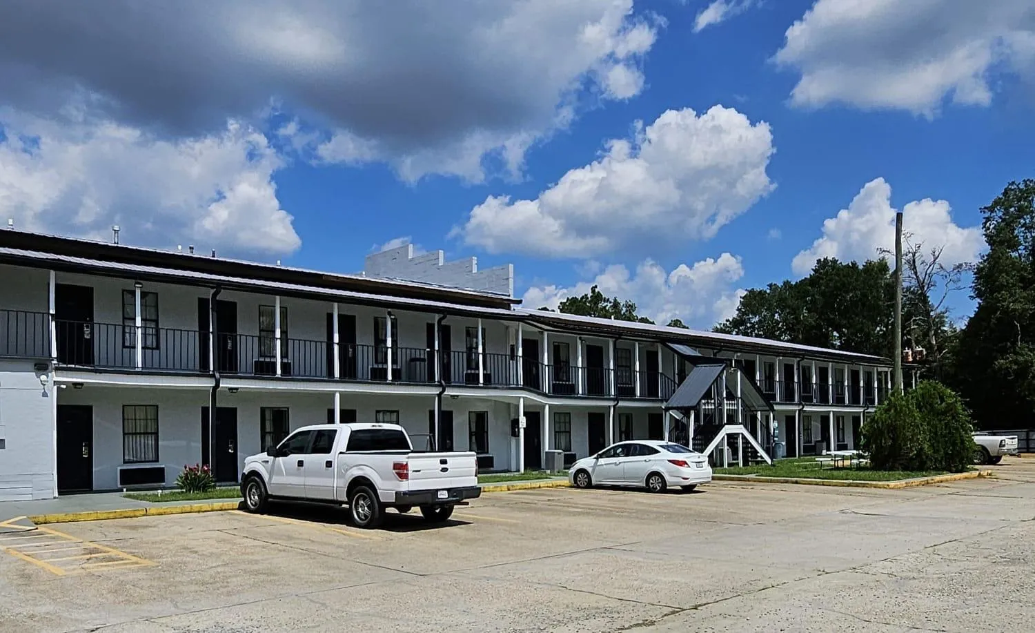 Parking in Rodeway Inn Hattiesburg North