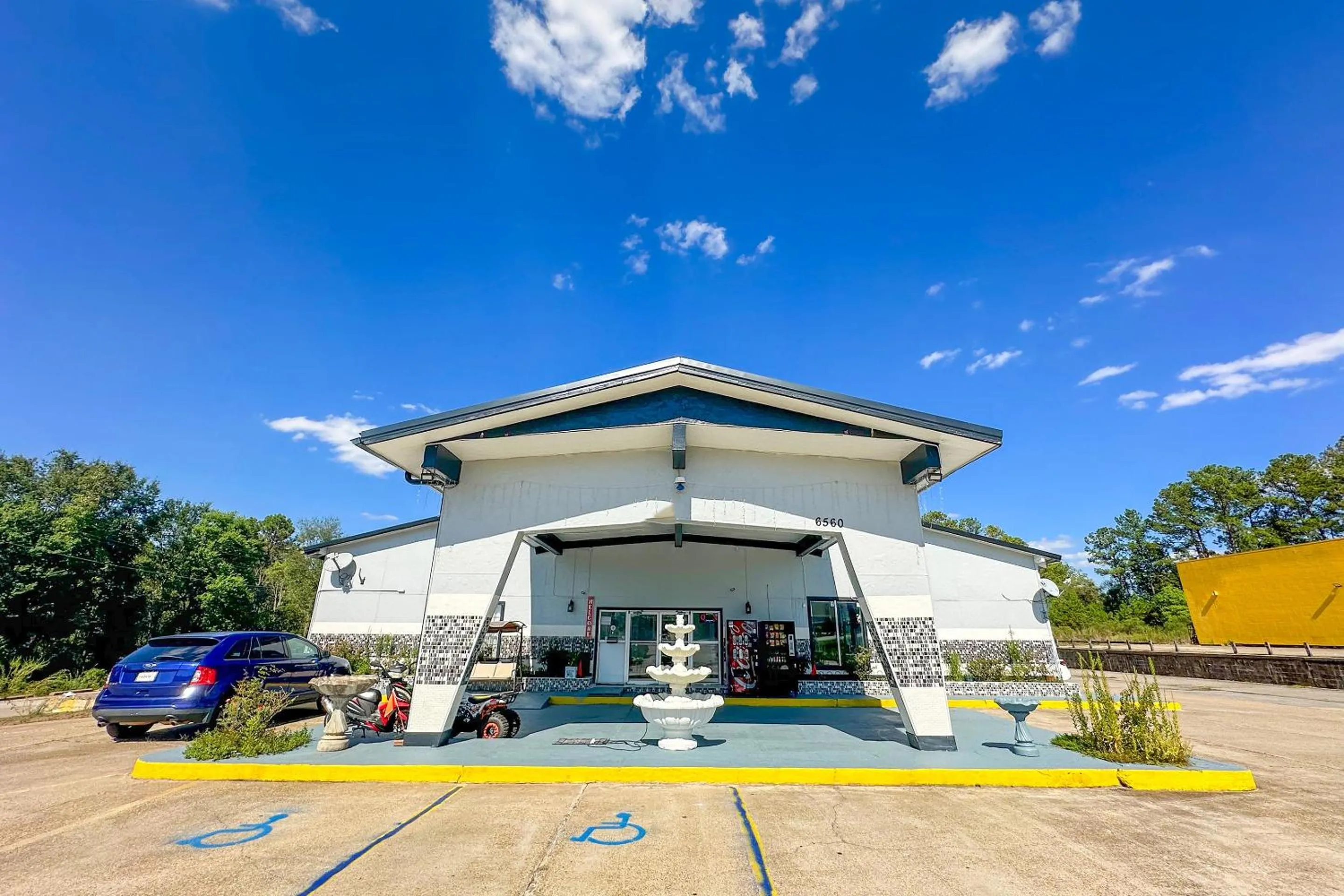 Facade/entrance in Rodeway Inn Hattiesburg North
