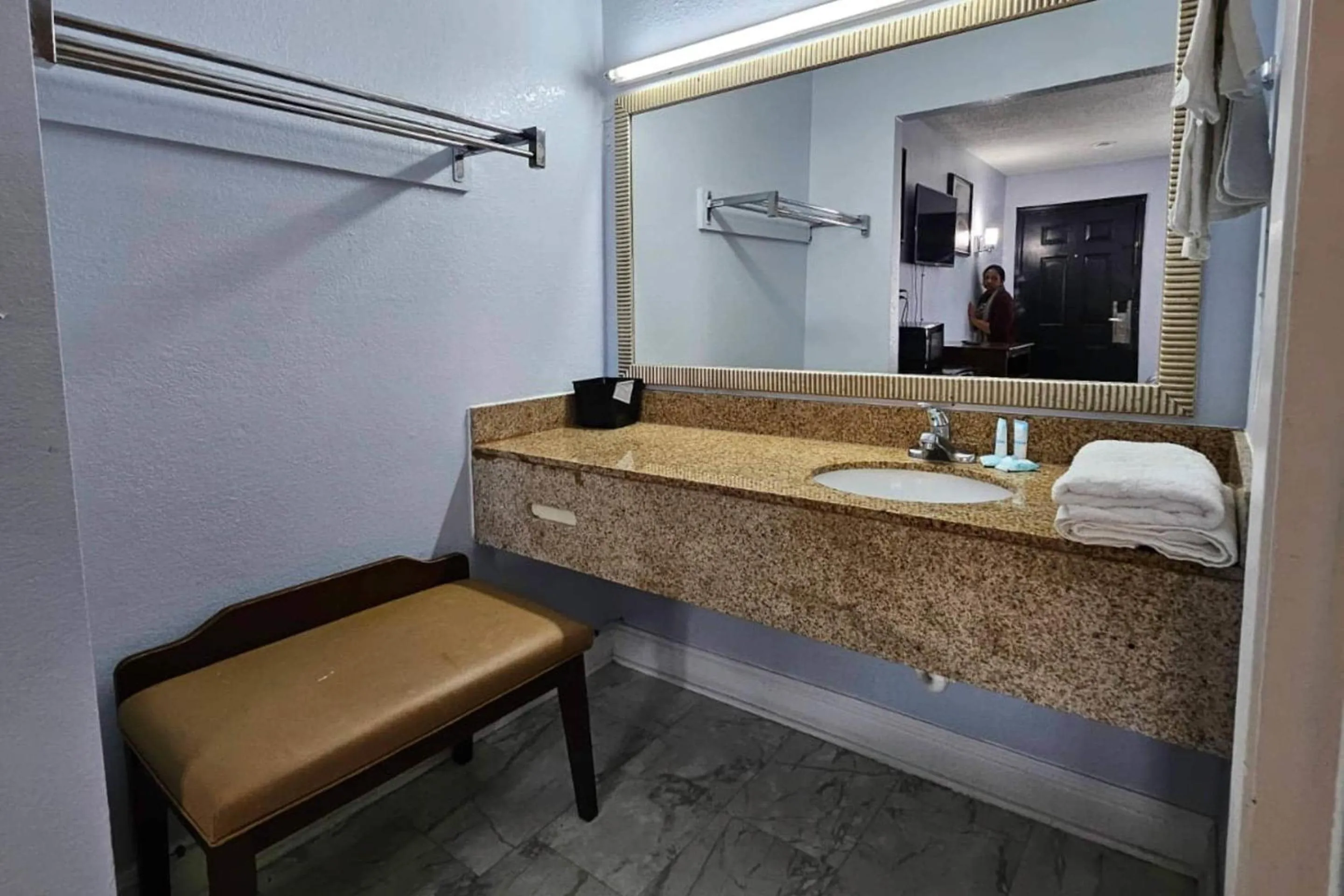 Bedroom in Rodeway Inn Hattiesburg North