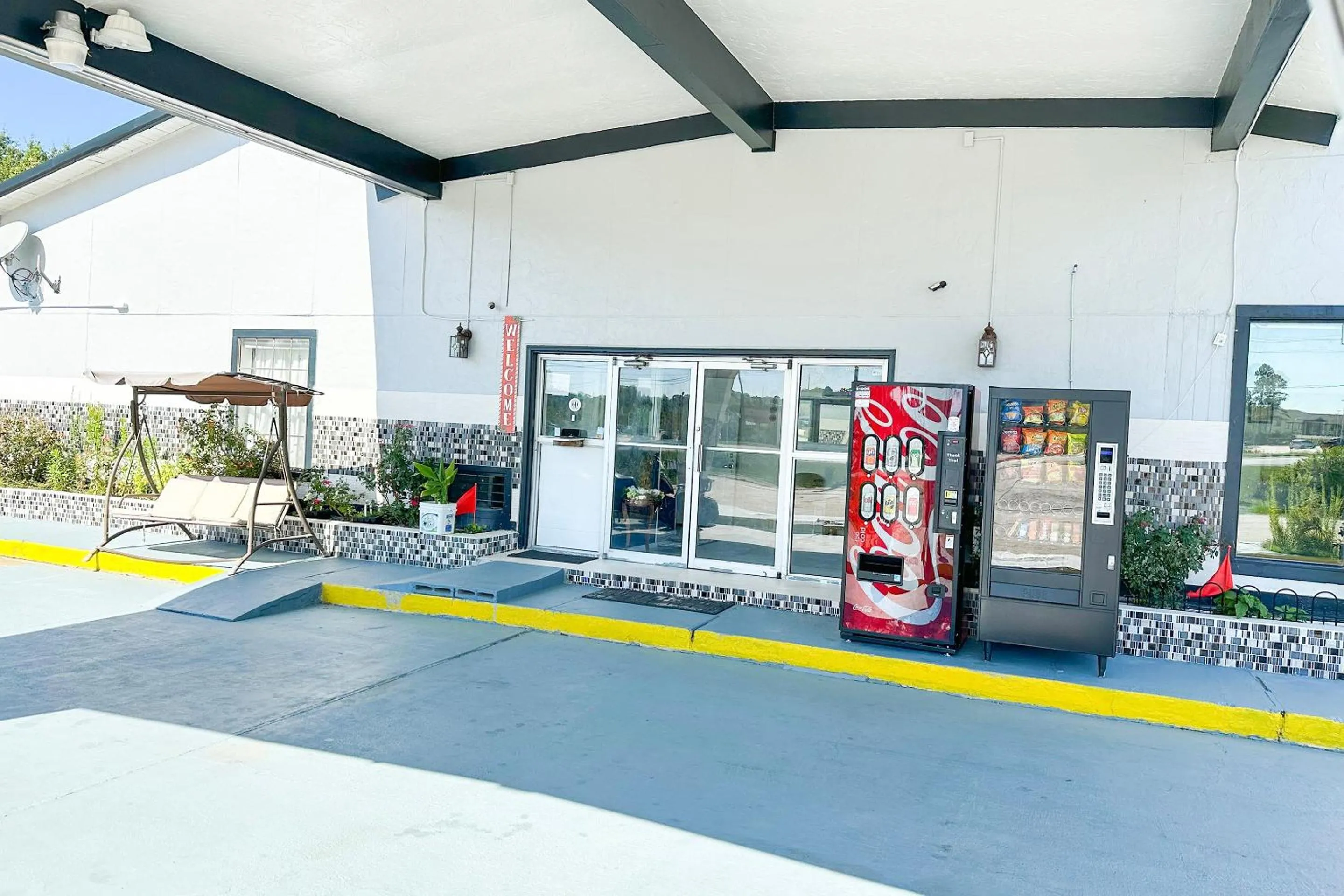 Facade/entrance in Rodeway Inn Hattiesburg North