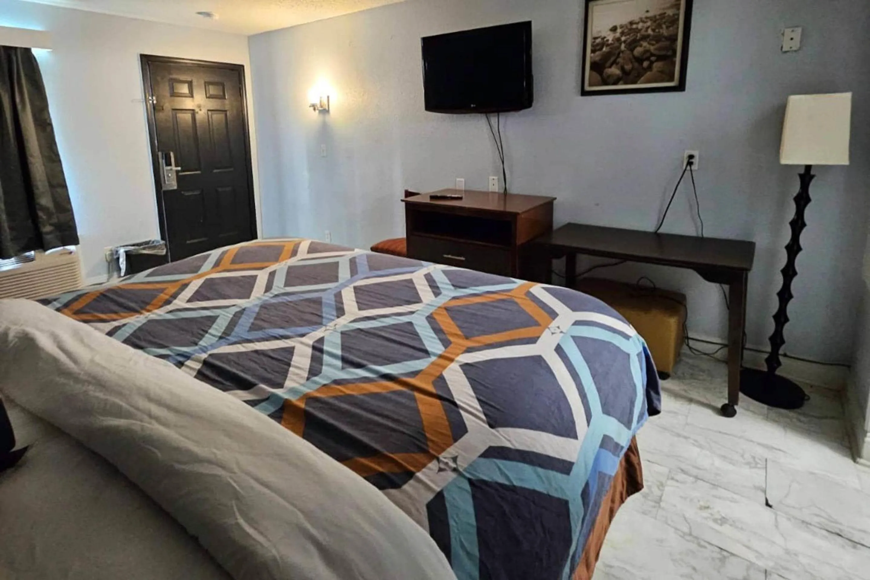 Bedroom, Bed in Rodeway Inn Hattiesburg North