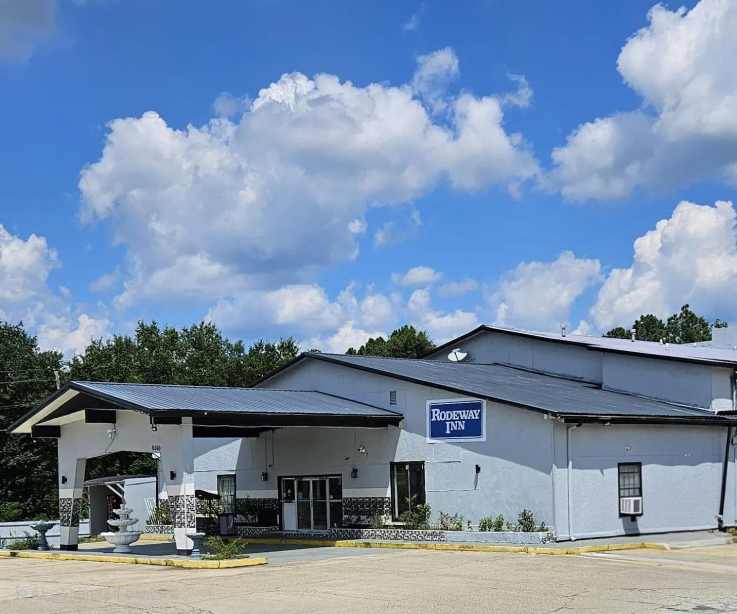 Property building in Rodeway Inn Hattiesburg North
