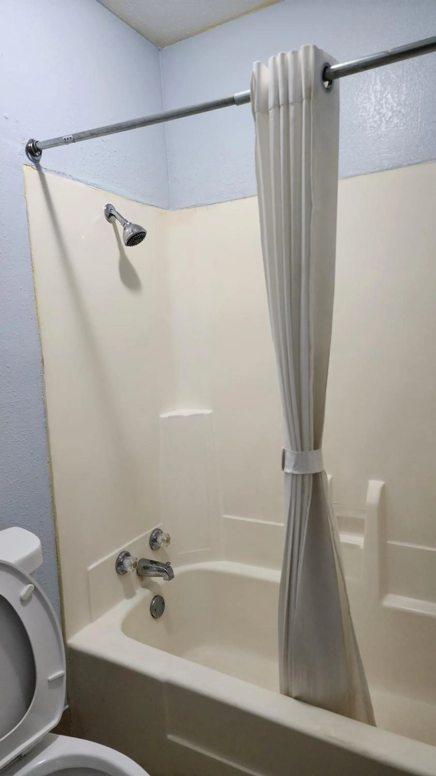 Bathroom in Rodeway Inn Hattiesburg North