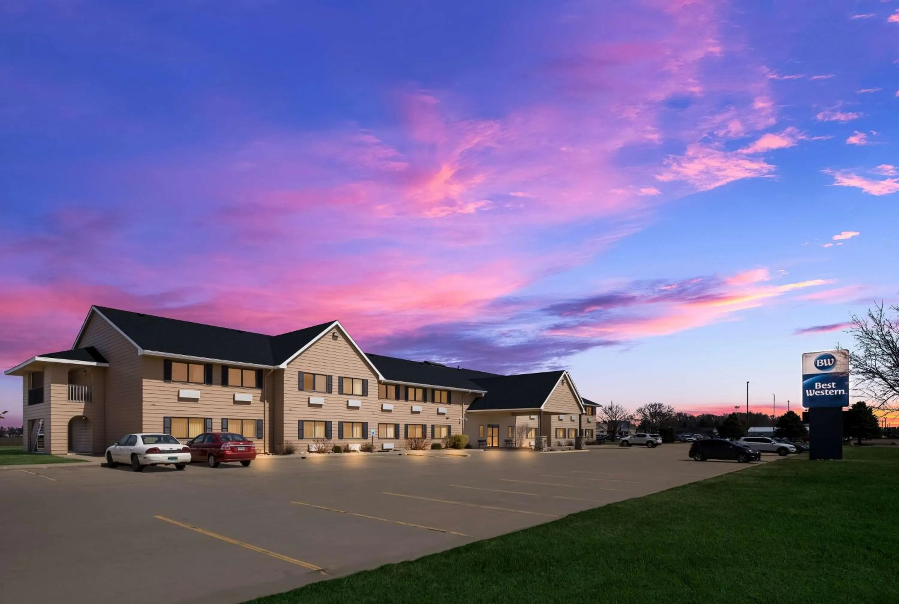 Property building in Best Western Vermillion Inn