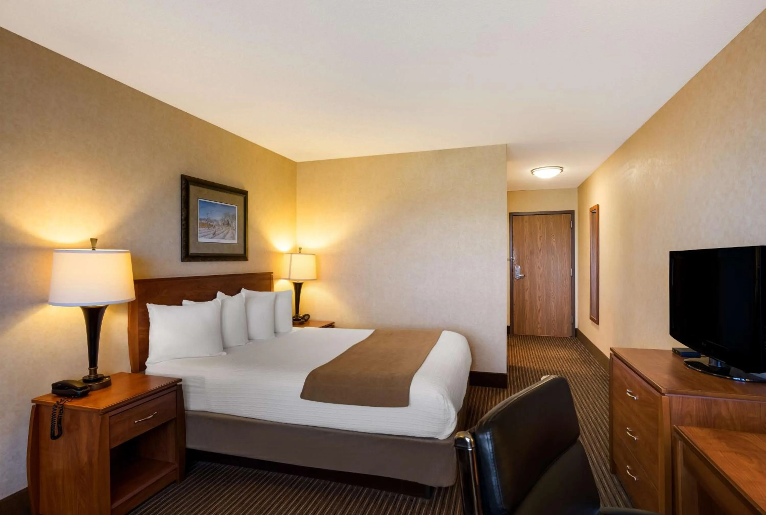 Bedroom in Best Western Vermillion Inn