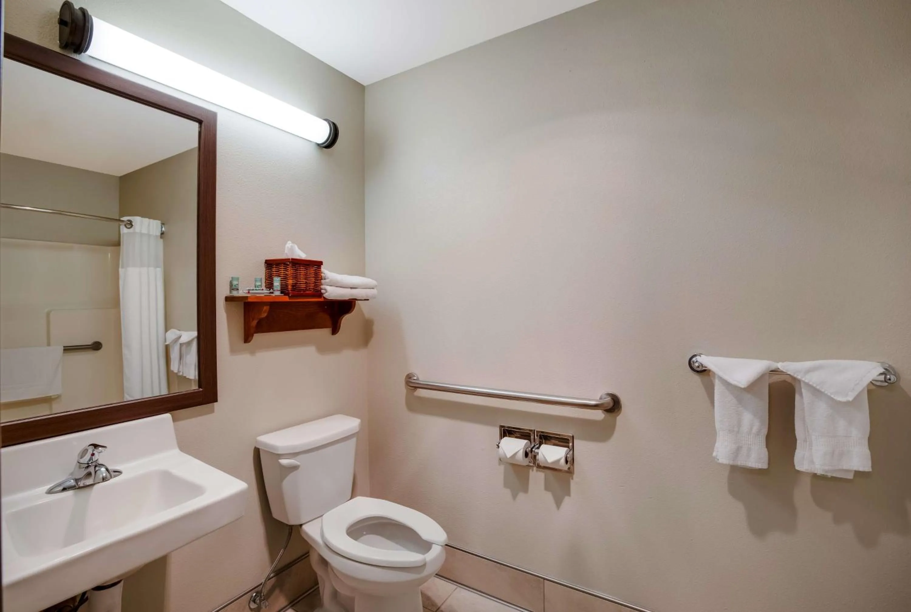 Bathroom in Best Western Vermillion Inn